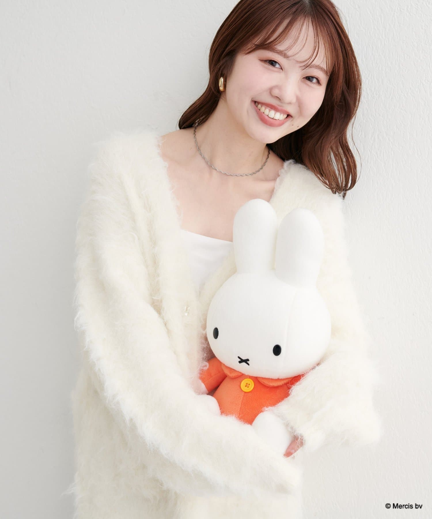 natural couture(ナチュラルクチュール) 【miffyコラボ】miffy釦ミドルシャギーカーデ