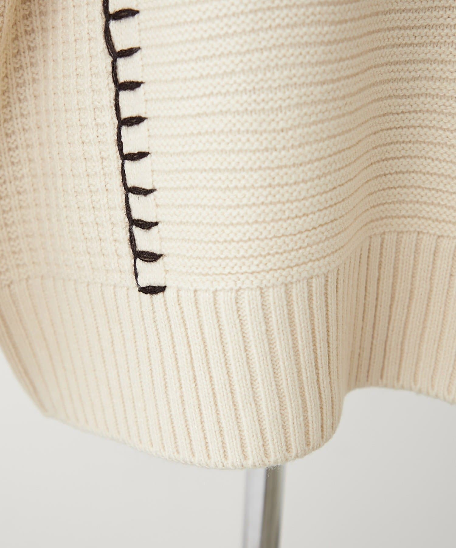 Remind me and forever(リマインドミーアンドフォーエバー) ブランケットステッチクループルオーバー