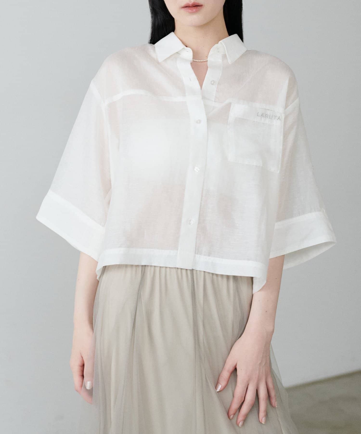 NICE CLAUP / OLIVE des OLIVE OUTLET(ナイスクラップ  / オリーブ デ オリーブ アウトレット) 【LARUTA】シアー半袖刺繍ロゴシャツ