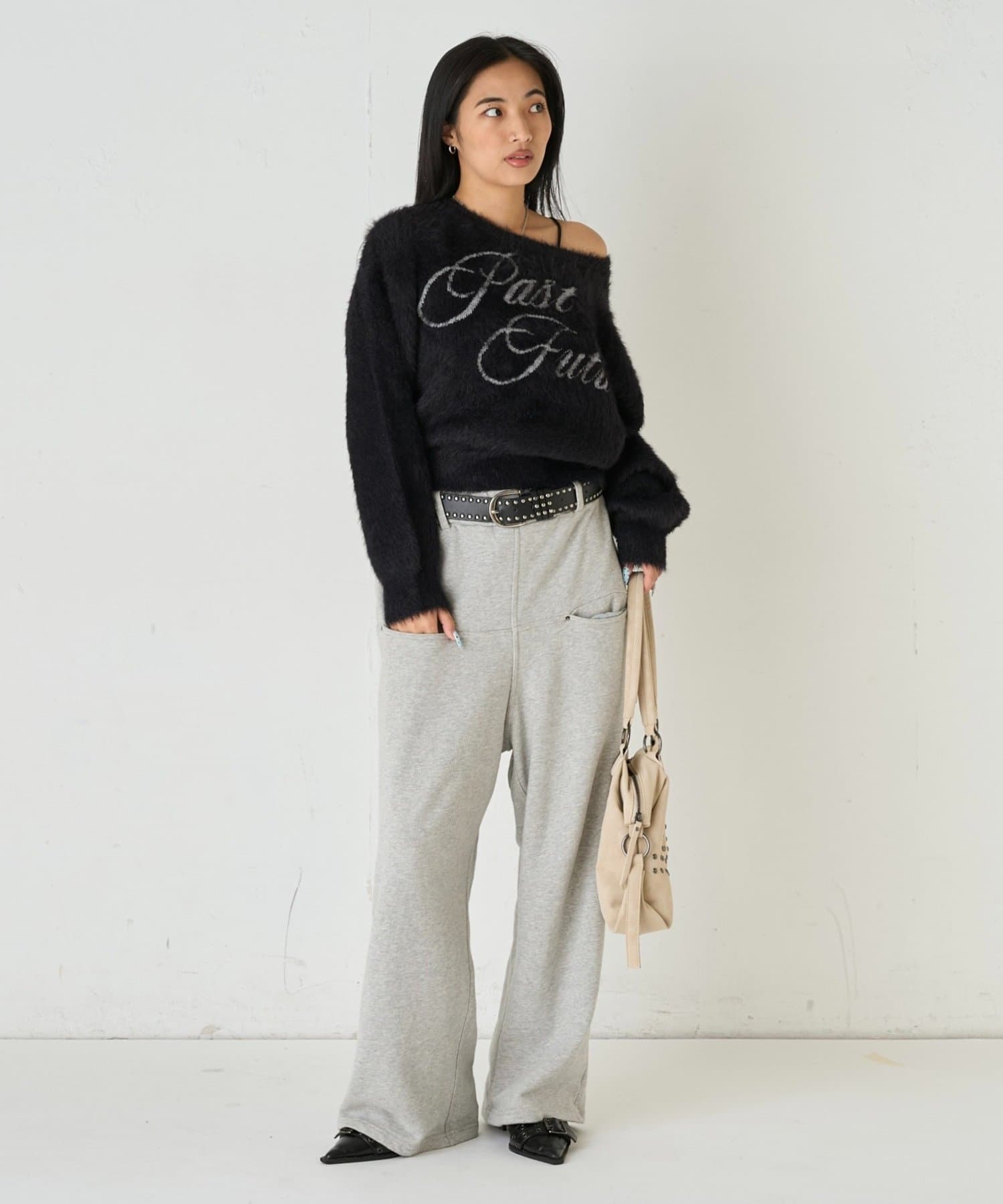 WHO’S WHO gallery(フーズフーギャラリー) シャギーロゴオフショルニット