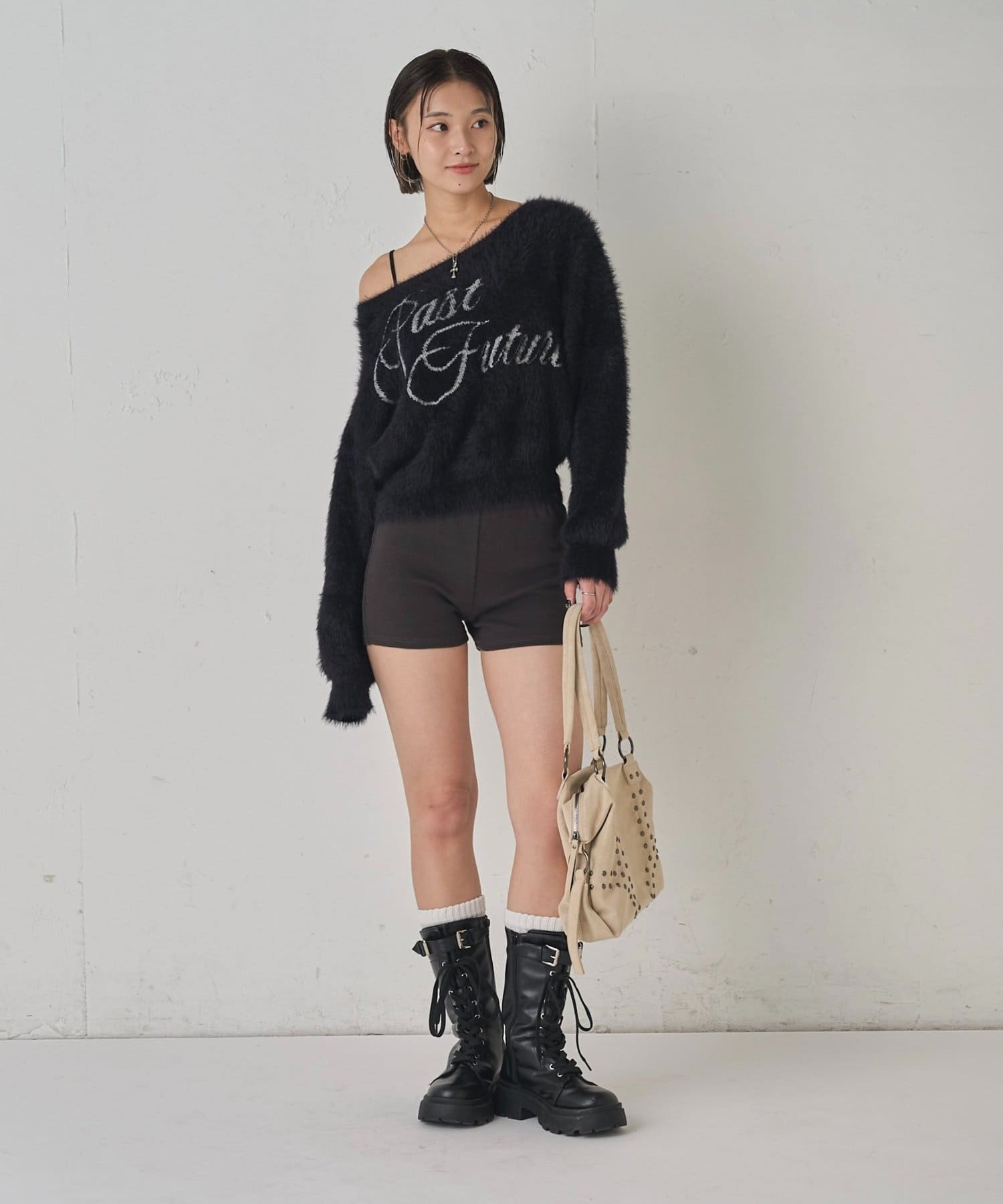 WHO’S WHO gallery(フーズフーギャラリー) シャギーロゴオフショルニット