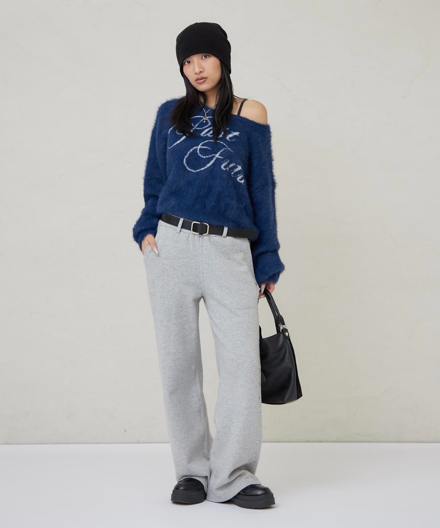 WHO’S WHO gallery(フーズフーギャラリー) シャギーロゴオフショルニット