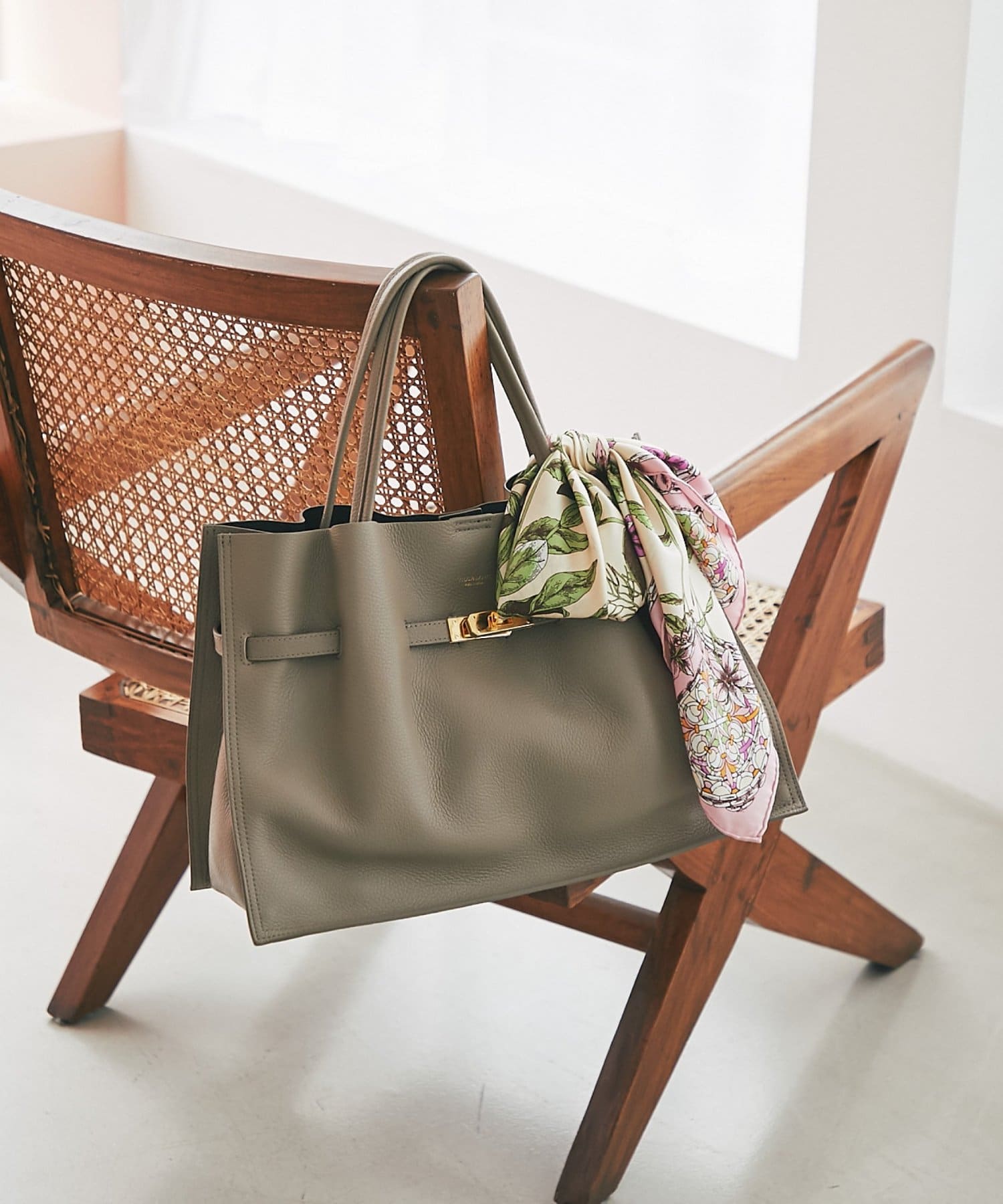 La boutique BonBon(ラブティックボンボン) 【ヴィオラドーロ】イタリアンWフェイス型押しレザートートL