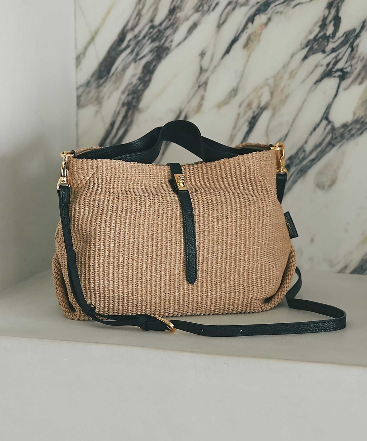 La boutique BonBon(ラブティックボンボン) 【ヴィオラドーロ】ラフィア調シートストラップ付ビッグバッグ