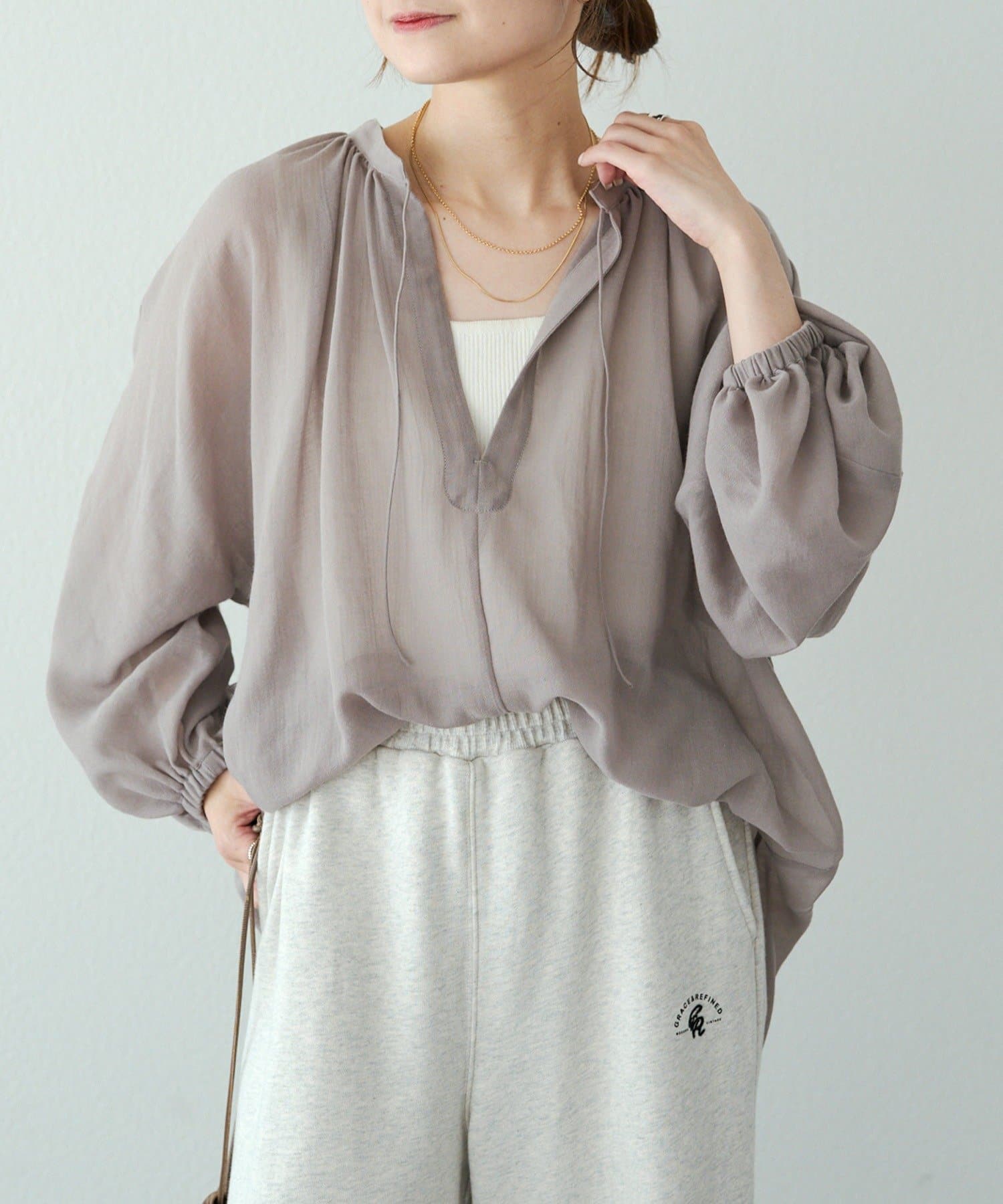 PUAL CE CIN
ヴィンテージライクデニムバンドカラーシャツ pual ce cin ブラウス シャツ バックラッフルスキッパーシアー