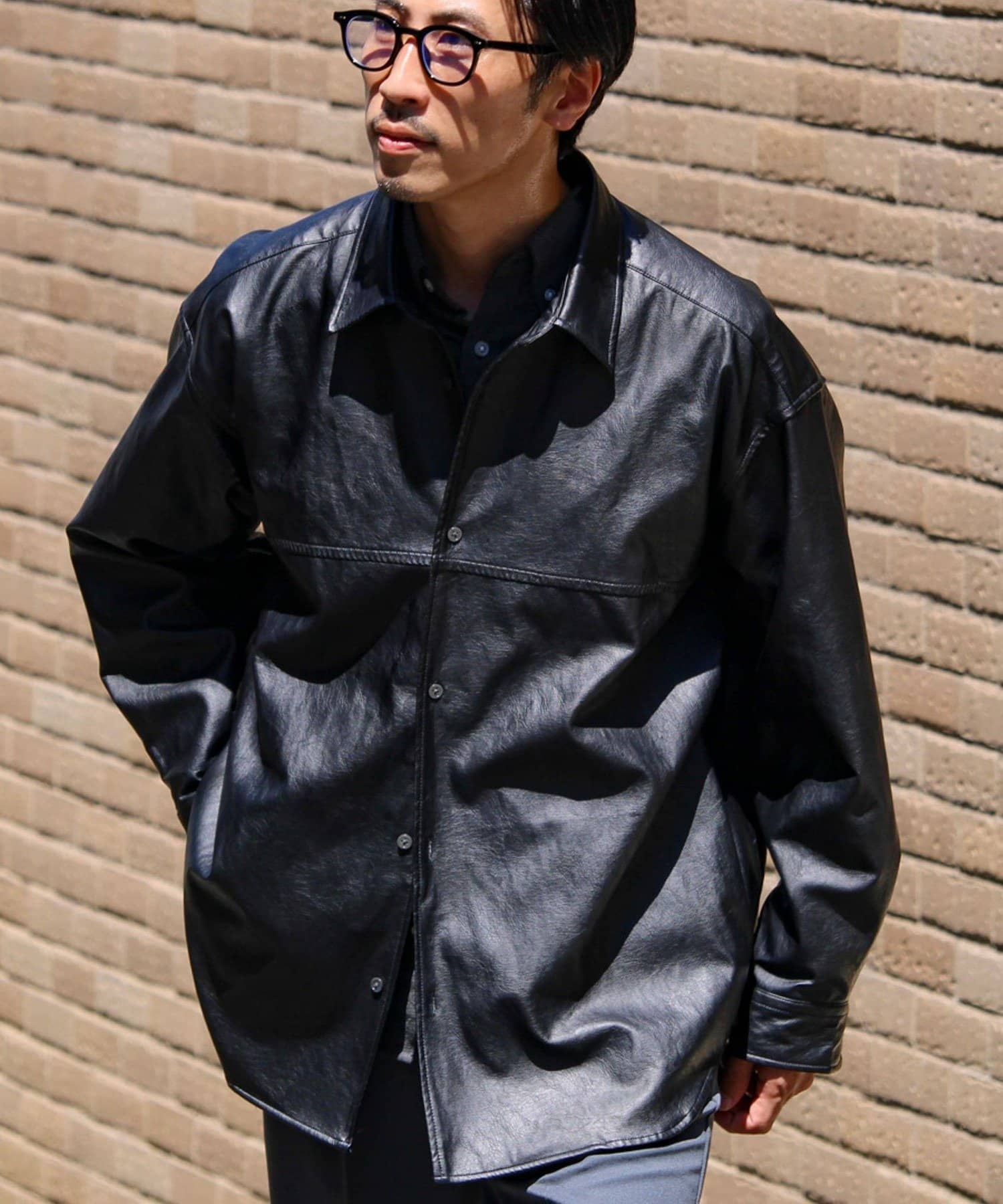 FREDY & GLOSTER(フレディ アンド グロスター) 【本革見え/3サイズ展開】UNISEX レザーシャウター フェイクレザーシャツ