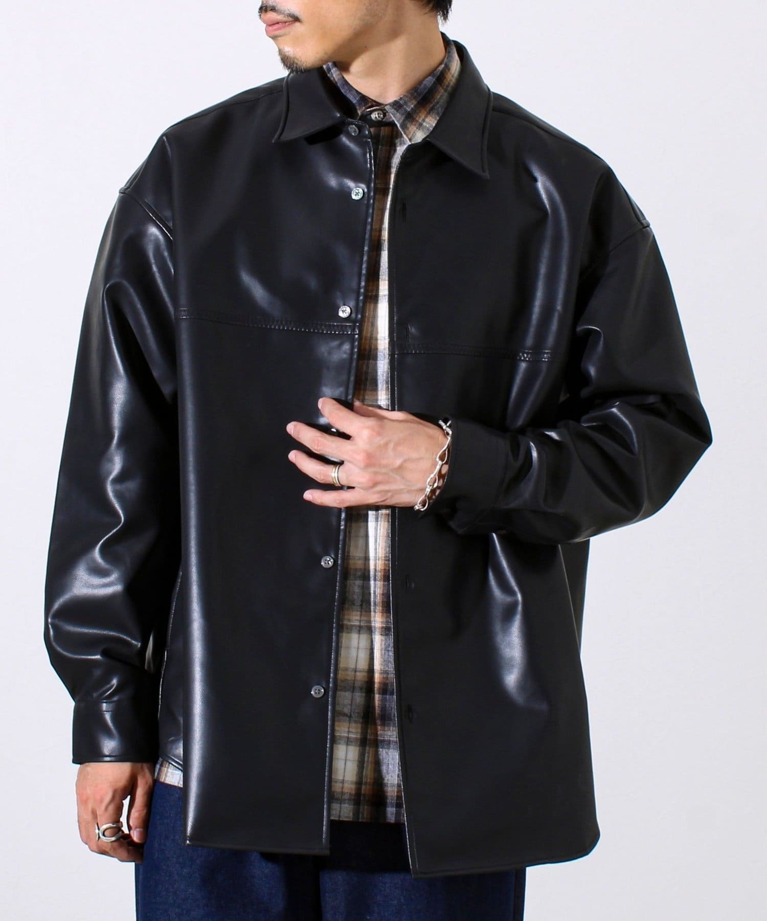 本革見え/3サイズ展開】UNISEX レザーシャウター フェイクレザー