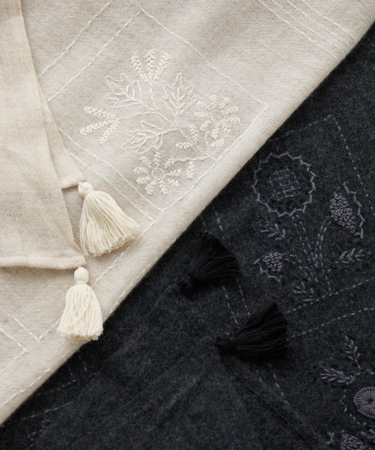 BEARDSLEY(ビアズリー) 《CITRUS》刺繍タッセルストール