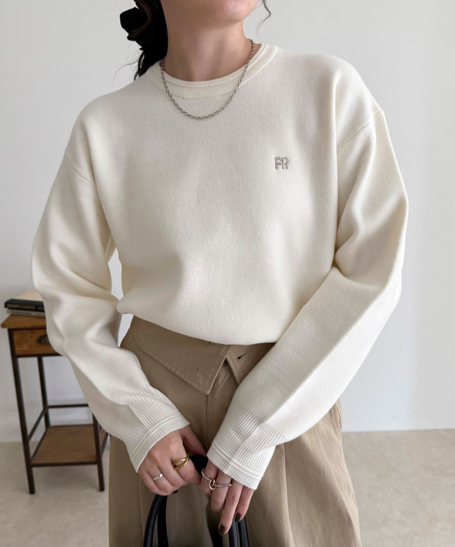 FREDY & GLOSTER(フレディ アンド グロスター) FR刺繍スウェットニットプルオーバー