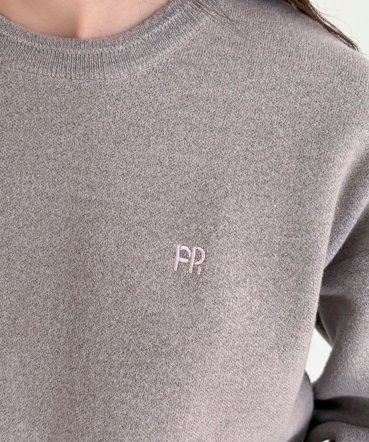 FREDY & GLOSTER(フレディ アンド グロスター) FR刺繍スウェットニットプルオーバー
