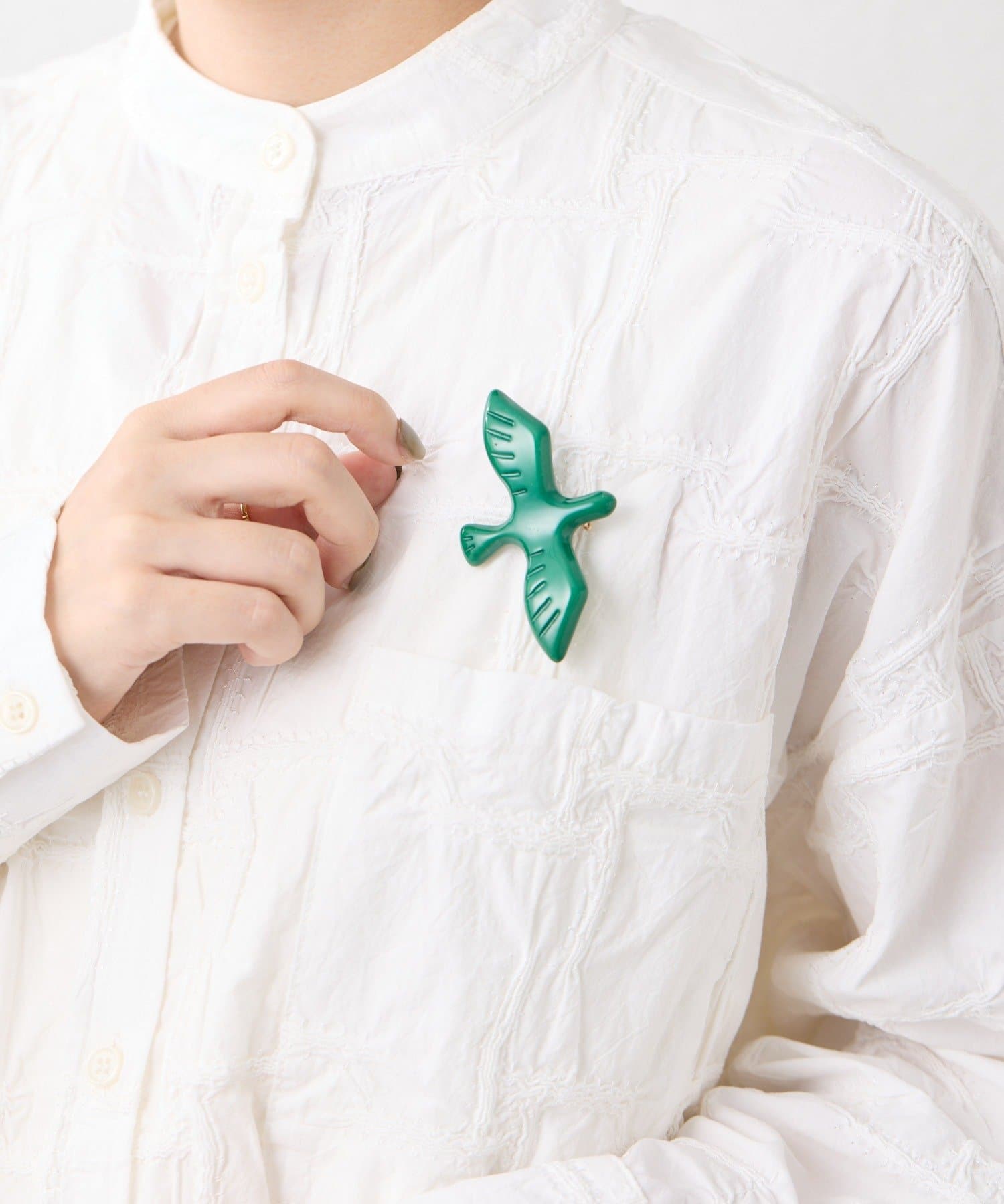 ear PAPILLONNER(イア パピヨネ) はばたく鳥ブローチ
