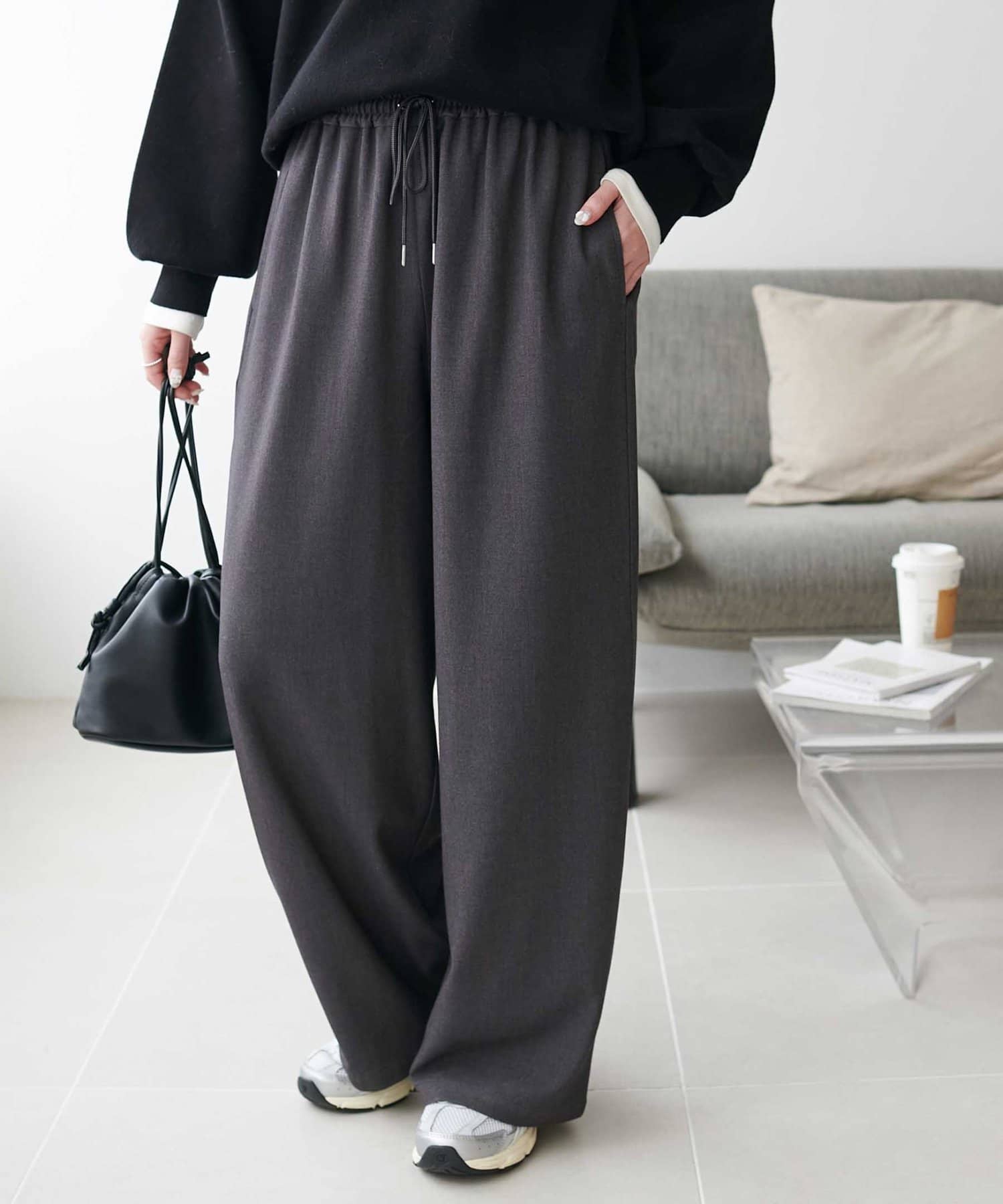 DISCOAT(ディスコート) 【新素材!冬もマイナス3キロ見え】あったかトロミイージーパンツ《WEB限定カラーあり》