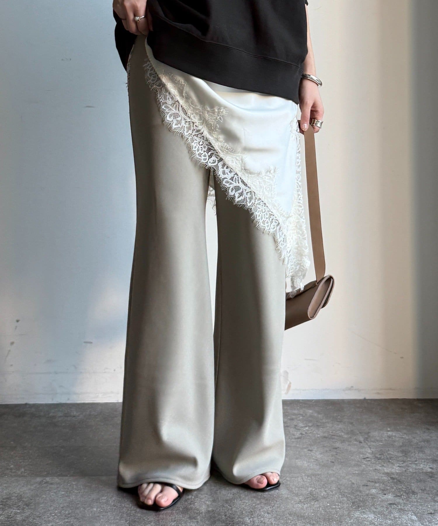 DOUDOU(ドゥドゥ) 【新色追加/叶えるパンツ/WEB限定】バイヤスセミフレアパンツ