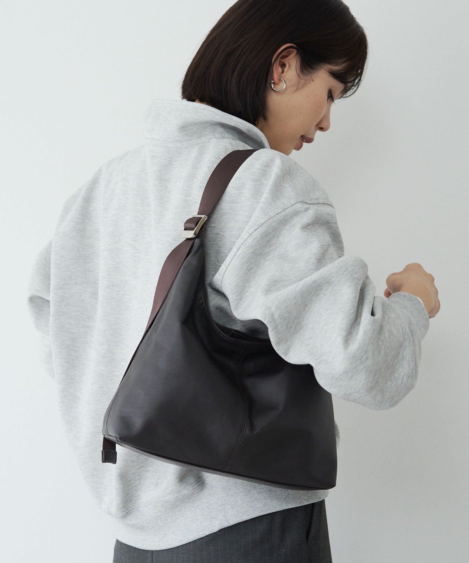 russet(ラシット) ［追加予約受付中］《WEB限定》レザーホーボーバッグ M