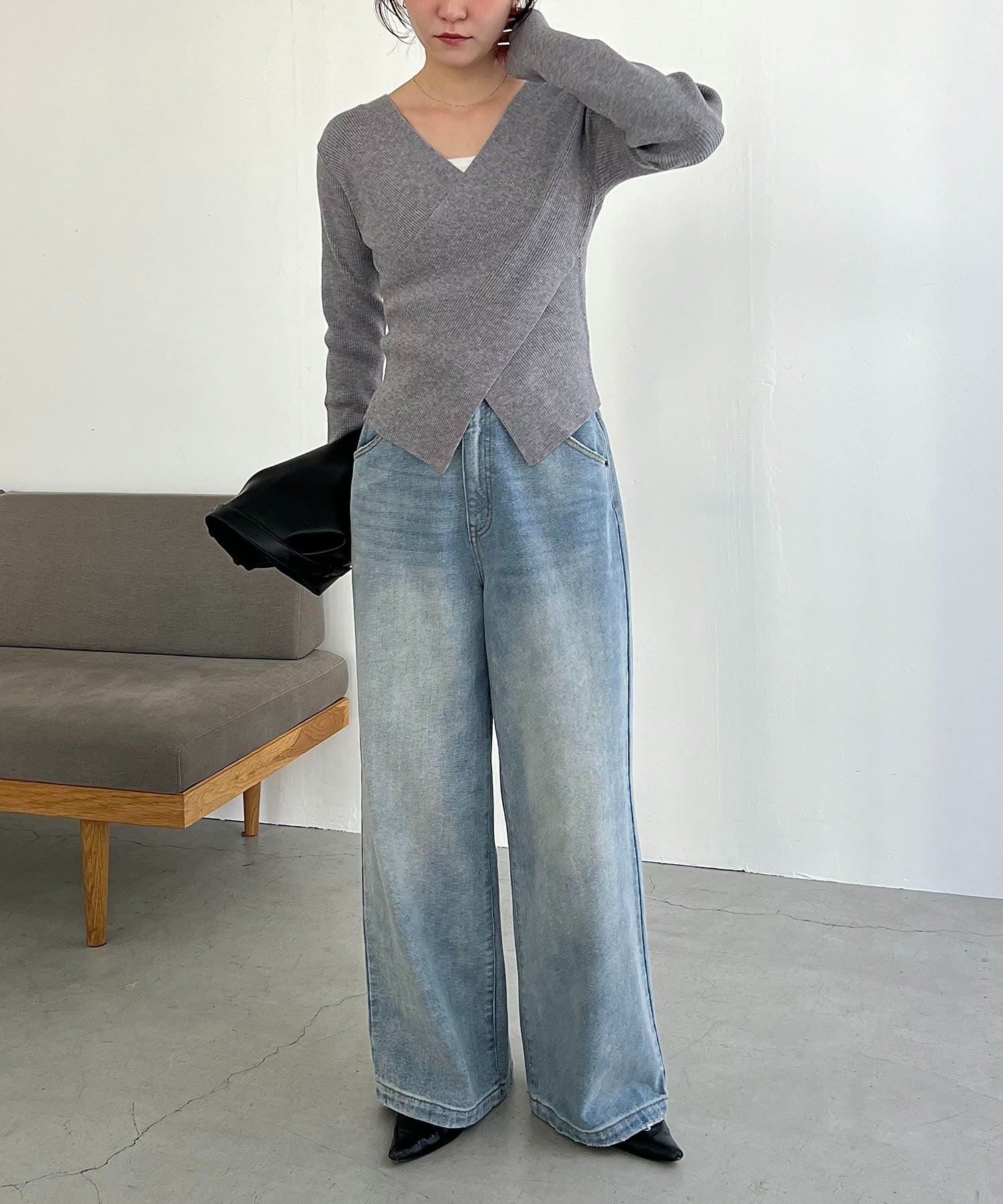 CAPRICIEUX LE'MAGE(カプリシュレマージュ) 【新色/ライトベージュ・グレー】クロスVネックニット