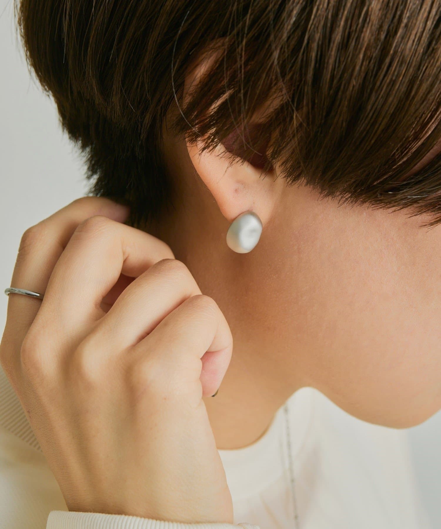 ear PAPILLONNER(イア パピヨネ) マット小石ピアス