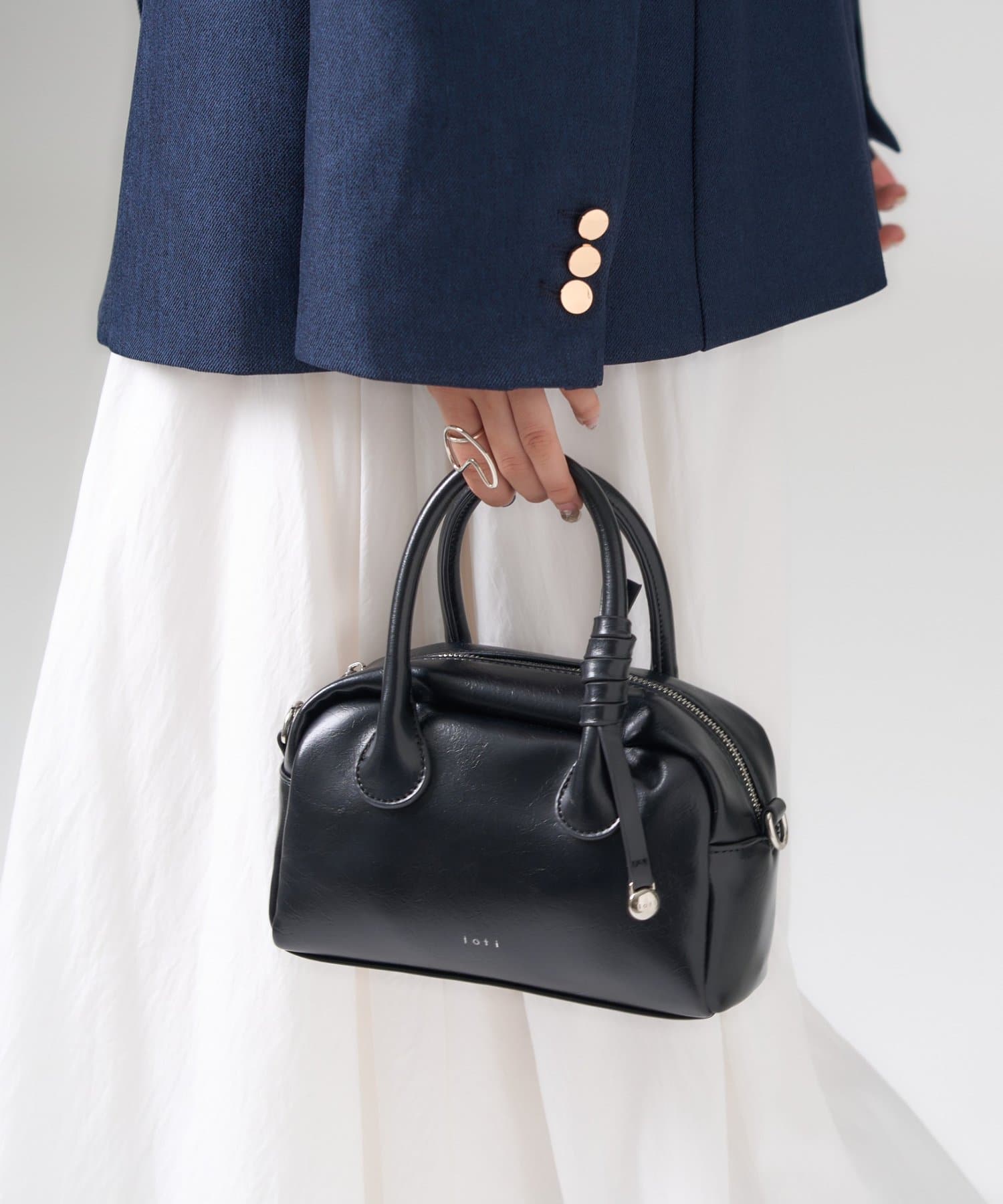 mystic(ミスティック) loti サークルプレート付きスクエアボストンBAG