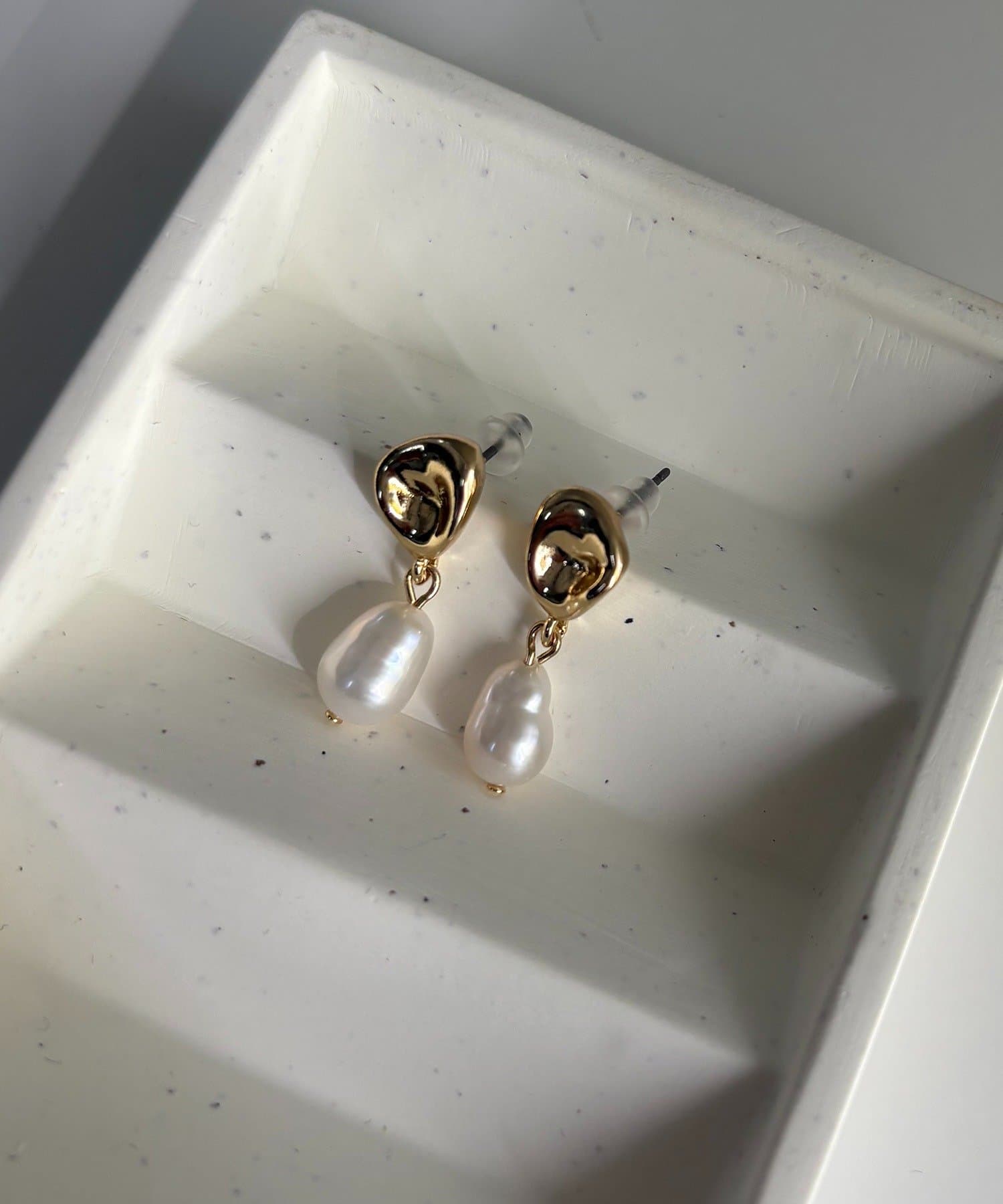 CAPRICIEUX LE'MAGE(カプリシュレマージュ) 〈GOLDY/ゴールディ〉ドロップパールピアス