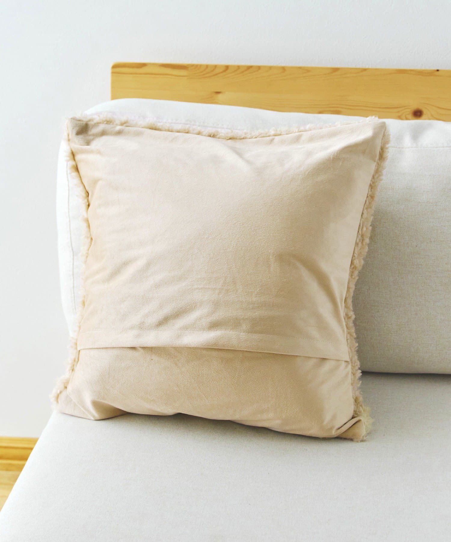 salut!(サリュ) ボリュームボアクッションカバー：45×45cm／チェックとモコモコ