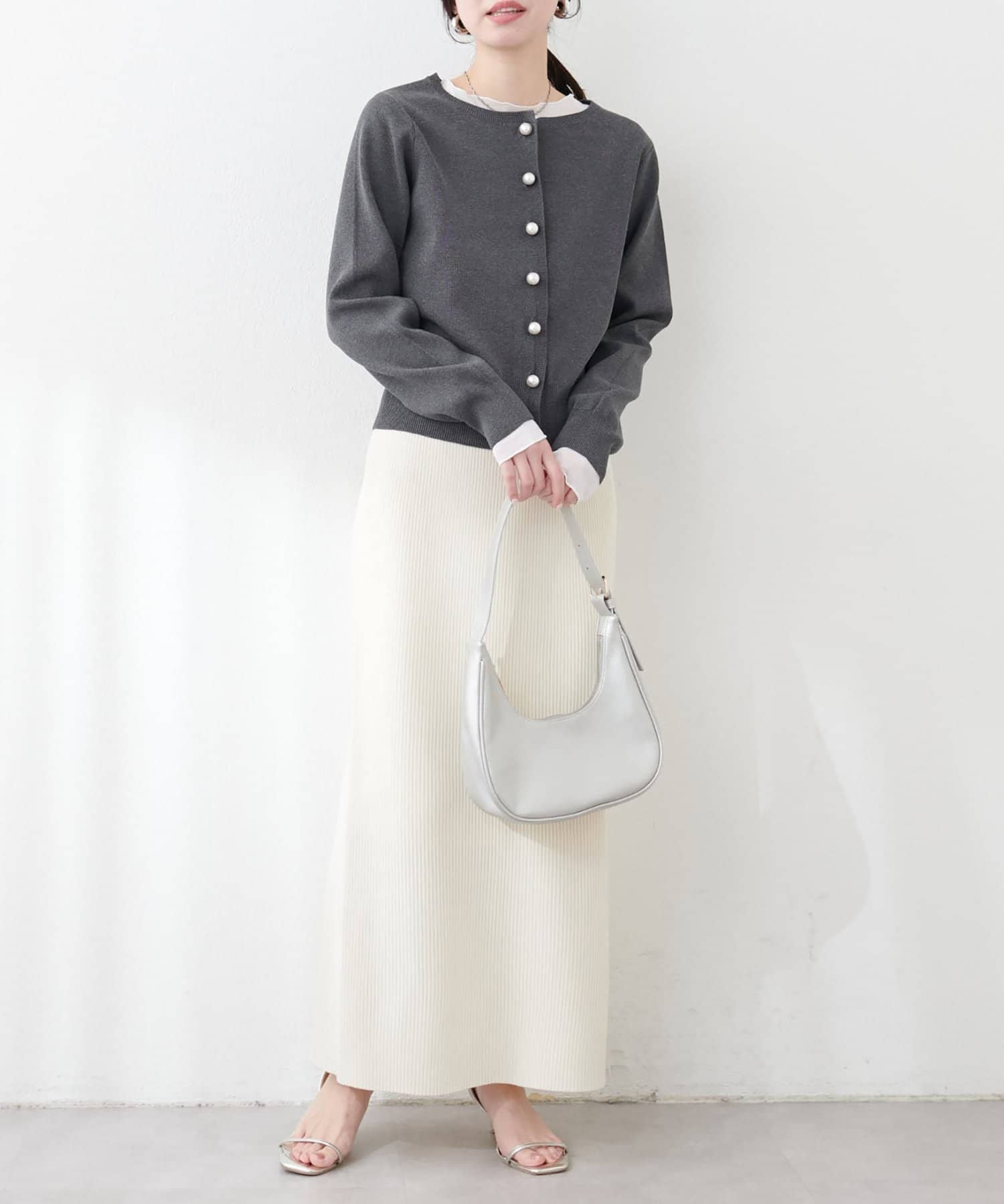 natural couture(ナチュラルクチュール) 【WEB限定】パール釦総針カーデ