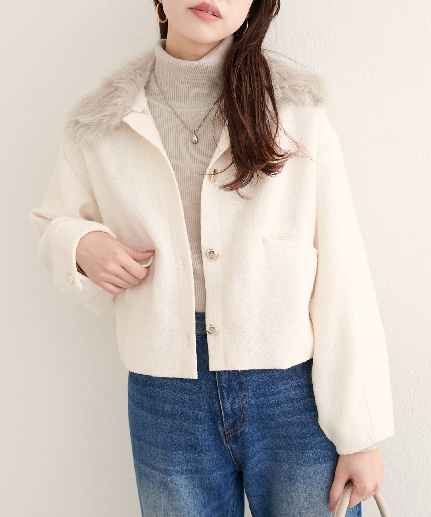 ベージュ ファー襟付きショートジャケット ファー衿付きショート丈ジャケット | natural couture