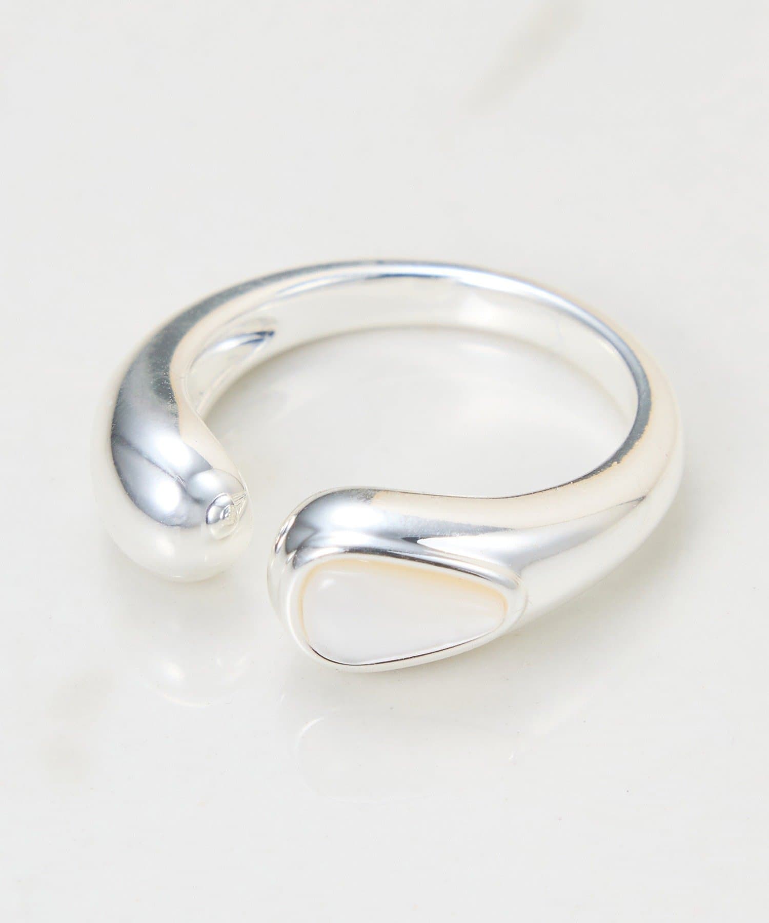 COLLAGE GALLARDAGALANTE(コラージュ ガリャルダガランテ) 【PAPILLONNER/パピヨネ】アシメリング