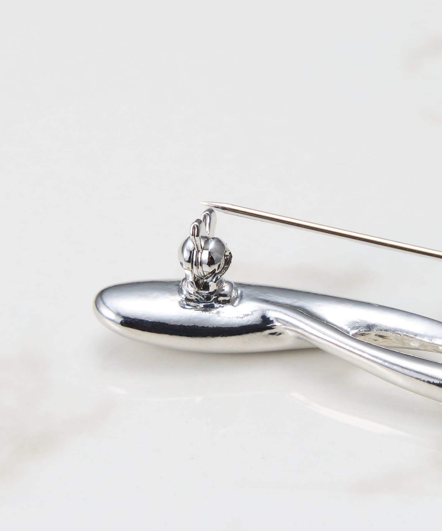 COLLAGE GALLARDAGALANTE(コラージュ ガリャルダガランテ) 【PAPILLONNER/パピヨネ】ニュアンスラインブローチ