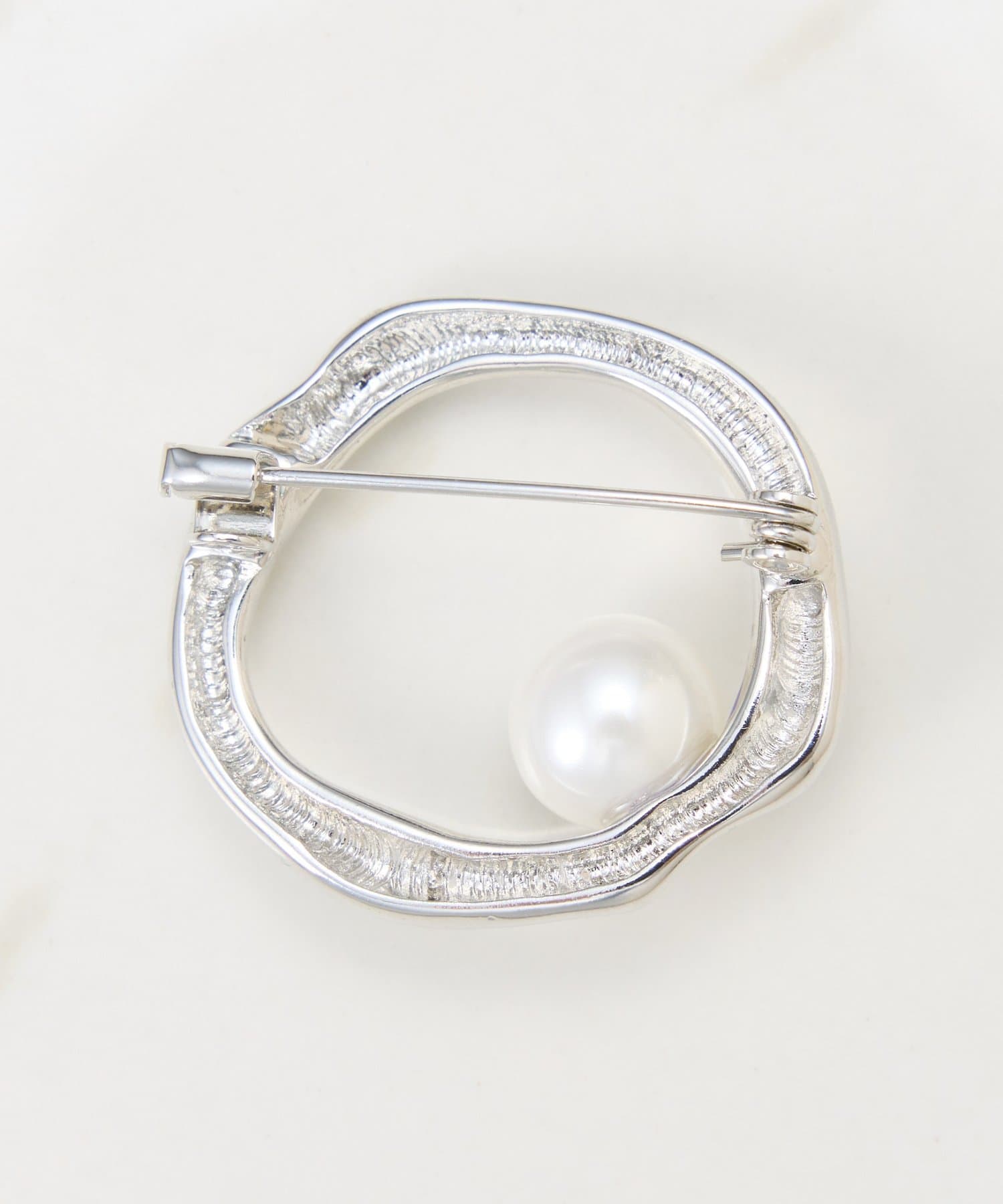 COLLAGE GALLARDAGALANTE(コラージュ ガリャルダガランテ) 【PAPILLONNER/パピヨネ】ラウンドパールブローチ