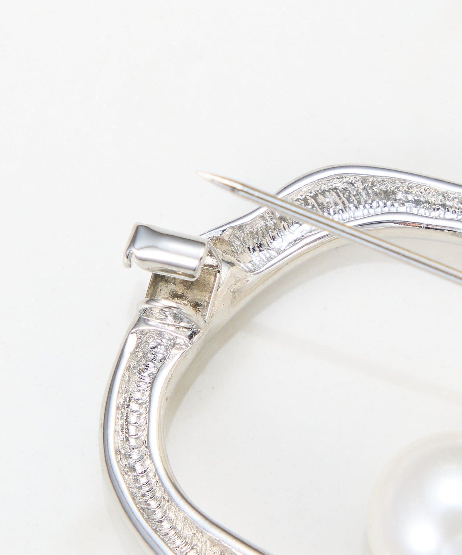 COLLAGE GALLARDAGALANTE(コラージュ ガリャルダガランテ) 【PAPILLONNER/パピヨネ】ラウンドパールブローチ