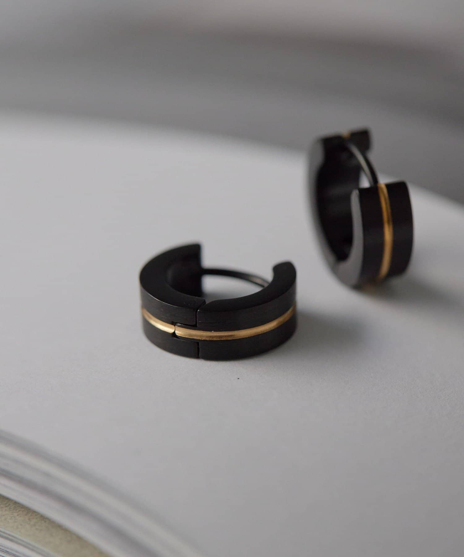 ear PAPILLONNER(イア パピヨネ) 《金属アレルギー対応/ステンレス》ゴールドラインフープピアス