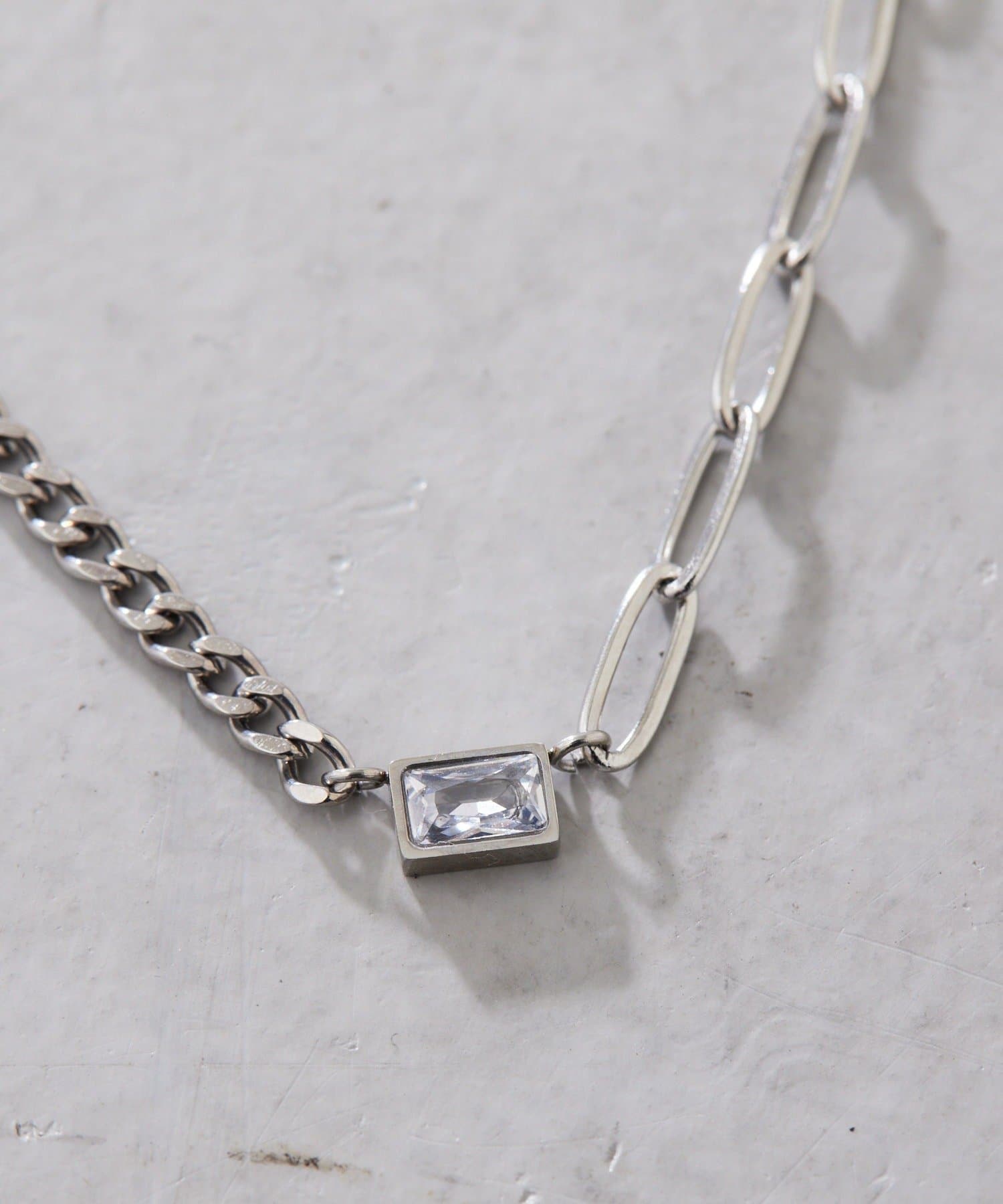 ear PAPILLONNER(イア パピヨネ) 《金属アレルギー対応/ステンレス》キュービックネックレス