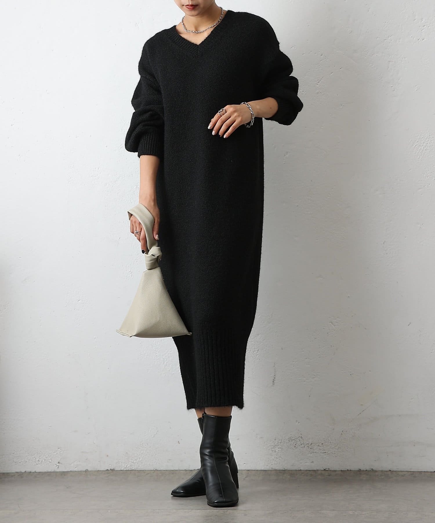 COLONY 2139(コロニー トゥーワンスリーナイン) アルパカタッチVネックワンピース