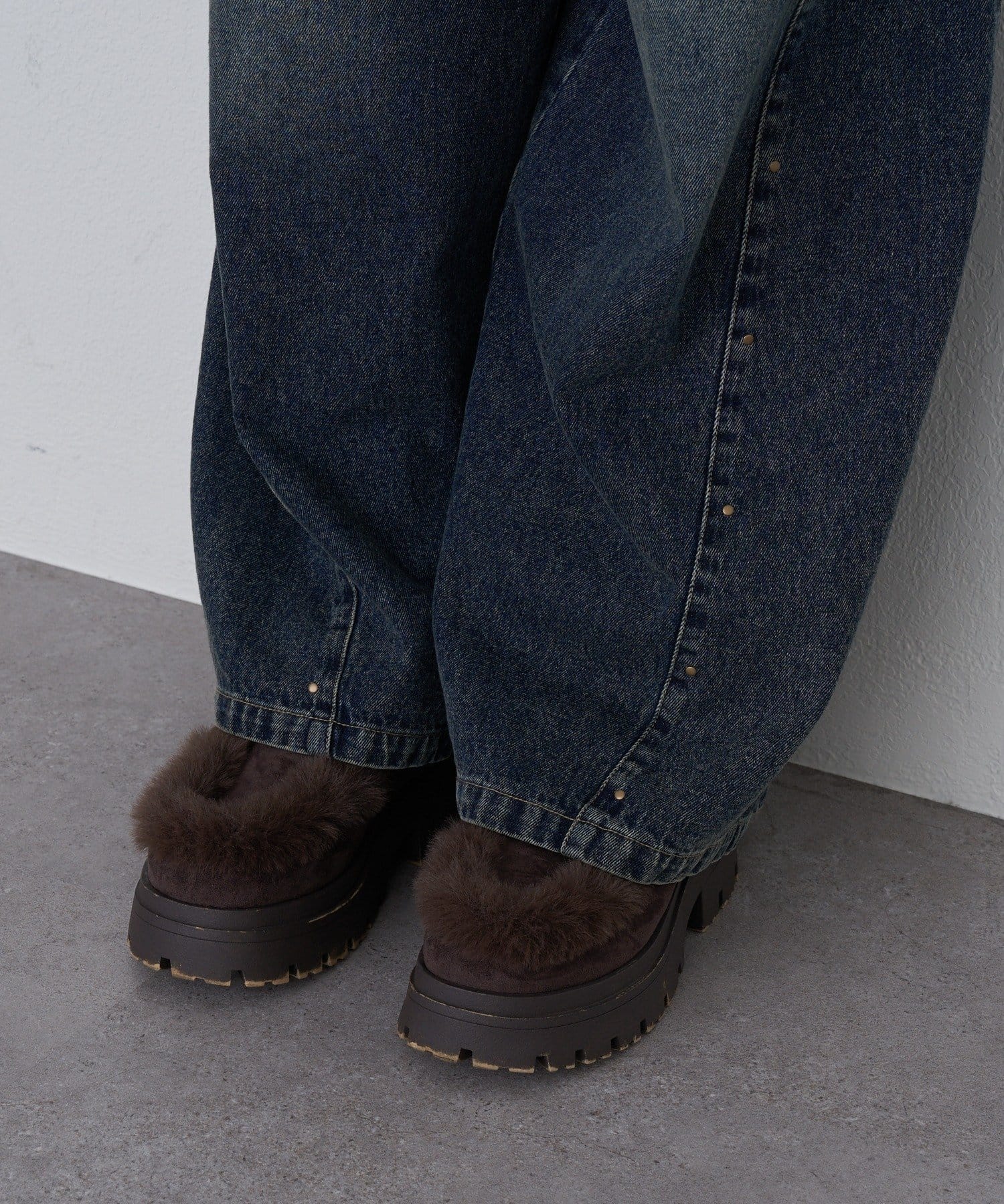 RAY CASSIN(レイカズン) スタッズ付ワイドデニム