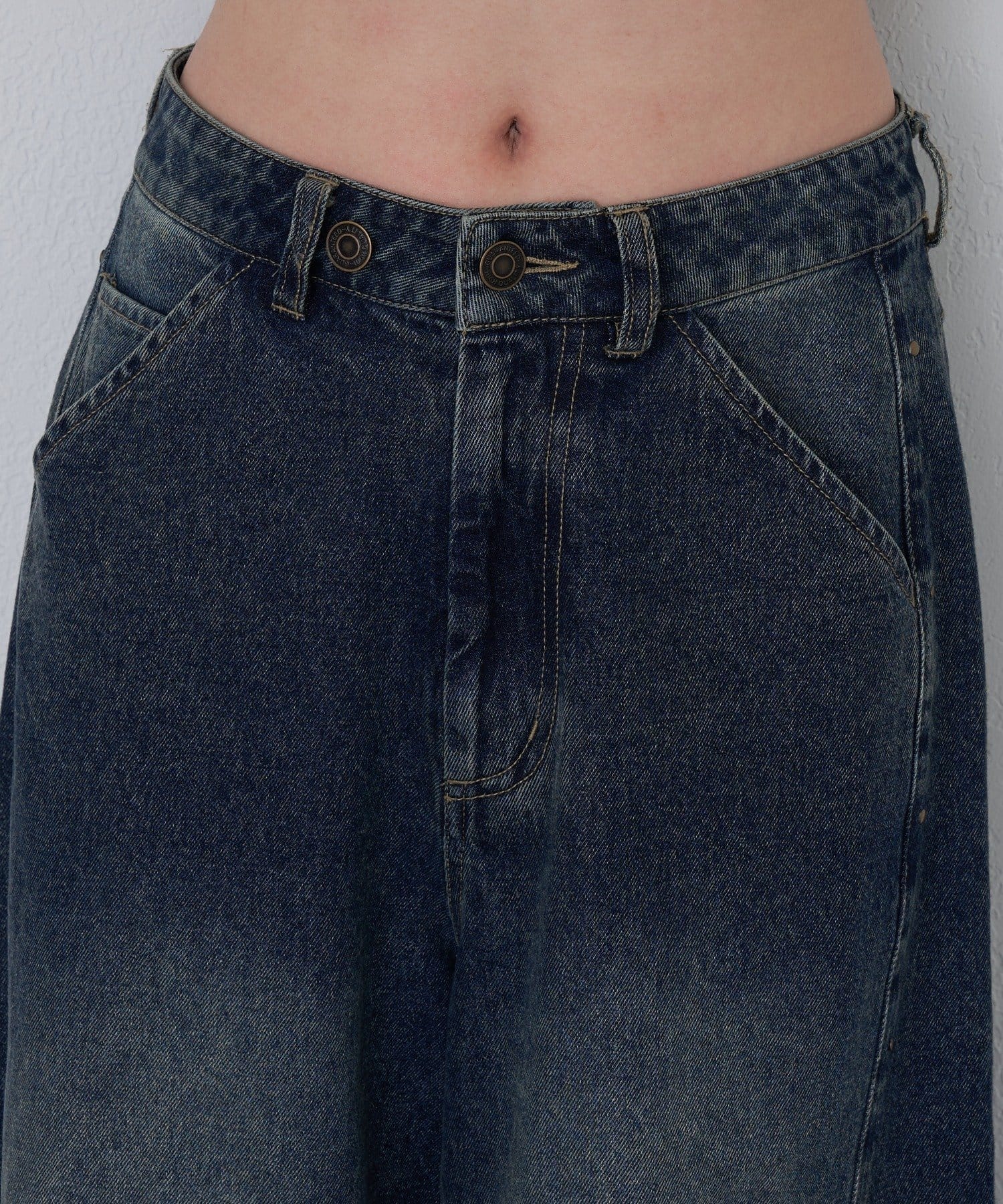 RAY CASSIN(レイカズン) スタッズ付ワイドデニム