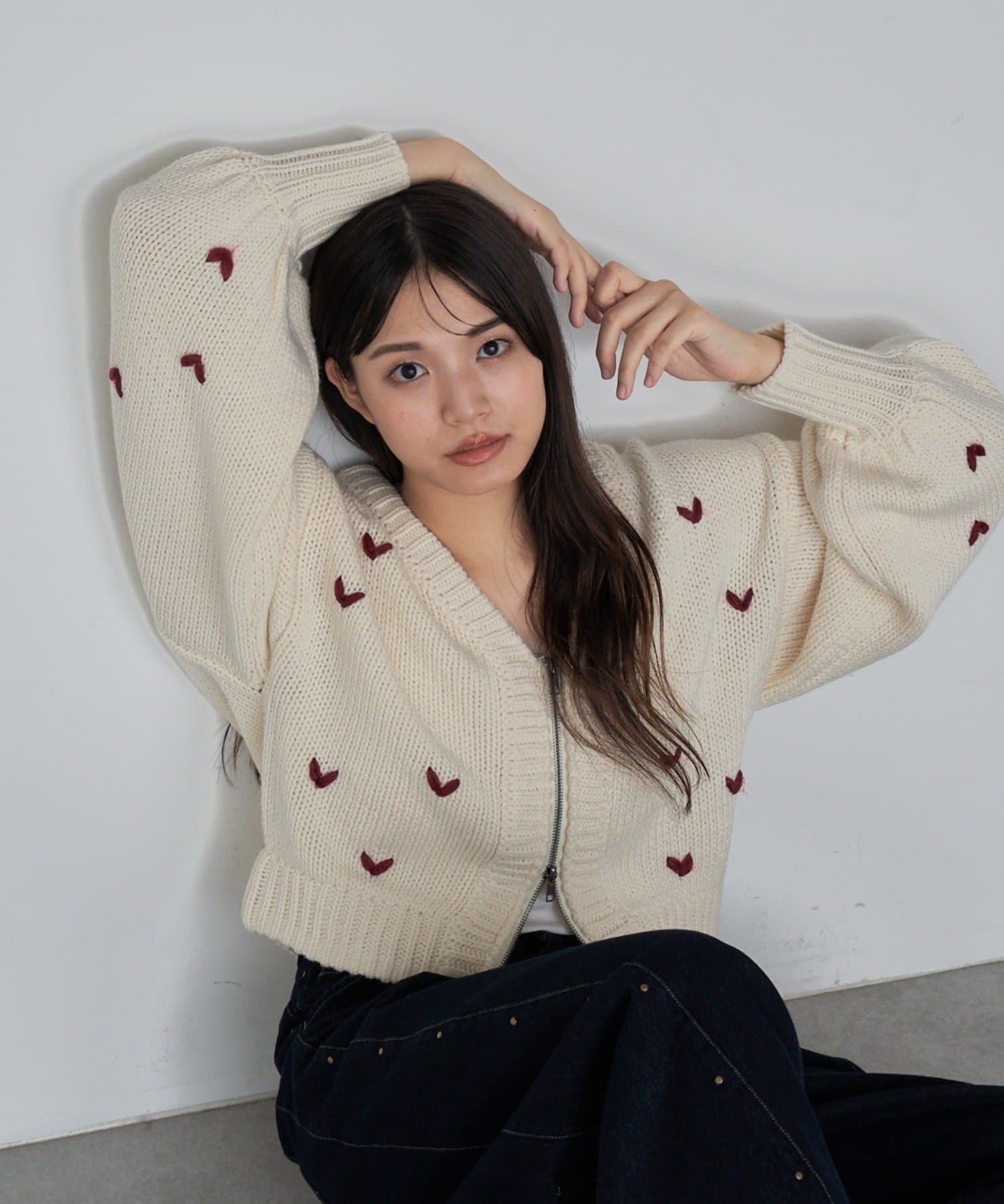 RAY CASSIN(レイカズン) ジップルーズハート柄ショートカーディガン
