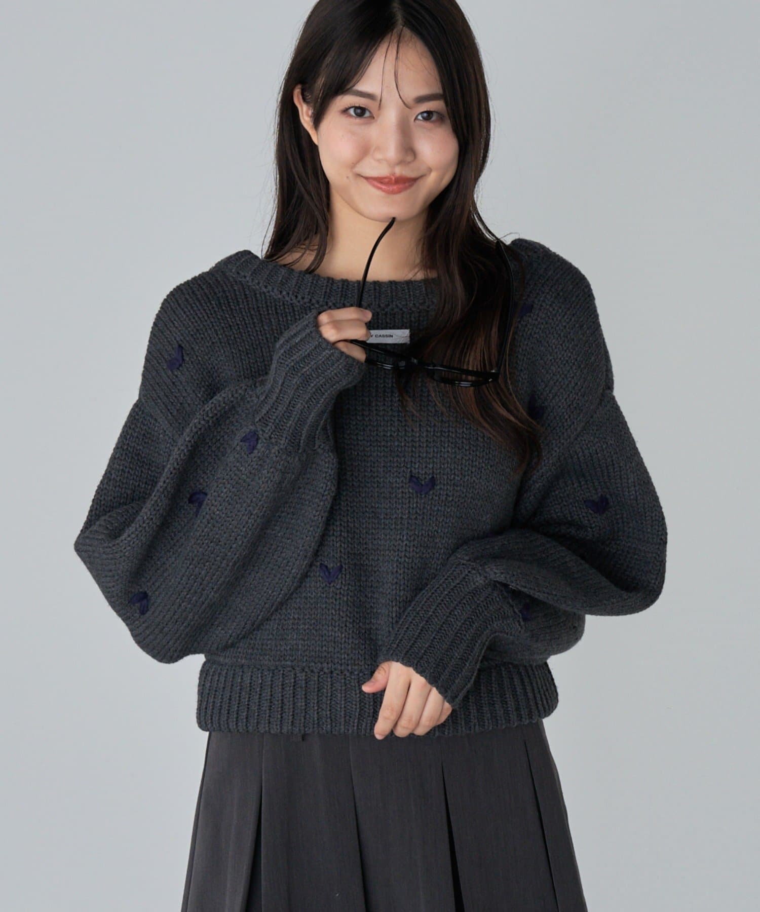 RAY CASSIN(レイカズン) ジップルーズハート柄ショートカーディガン