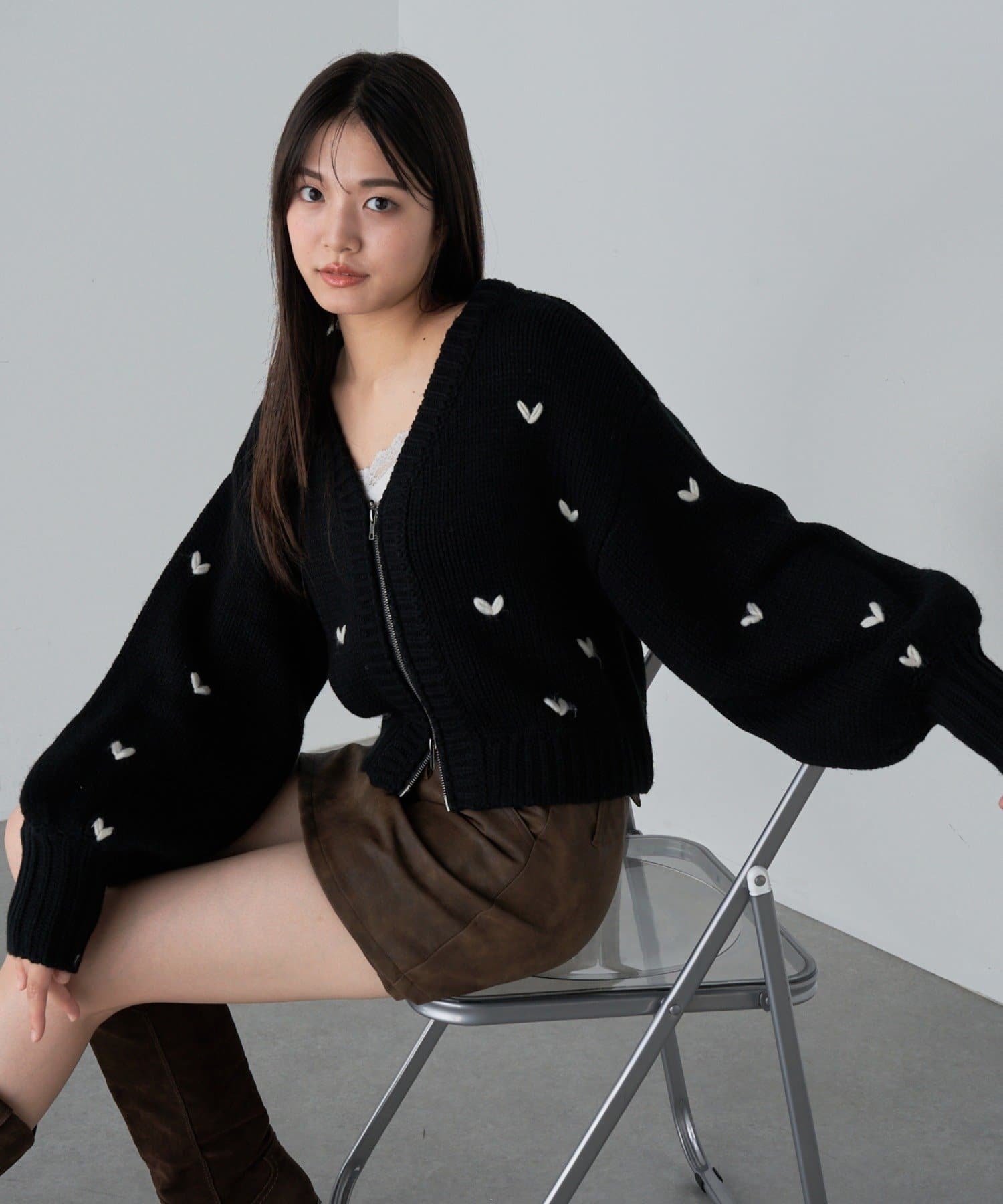 RAY CASSIN(レイカズン) ジップルーズハート柄ショートカーディガン
