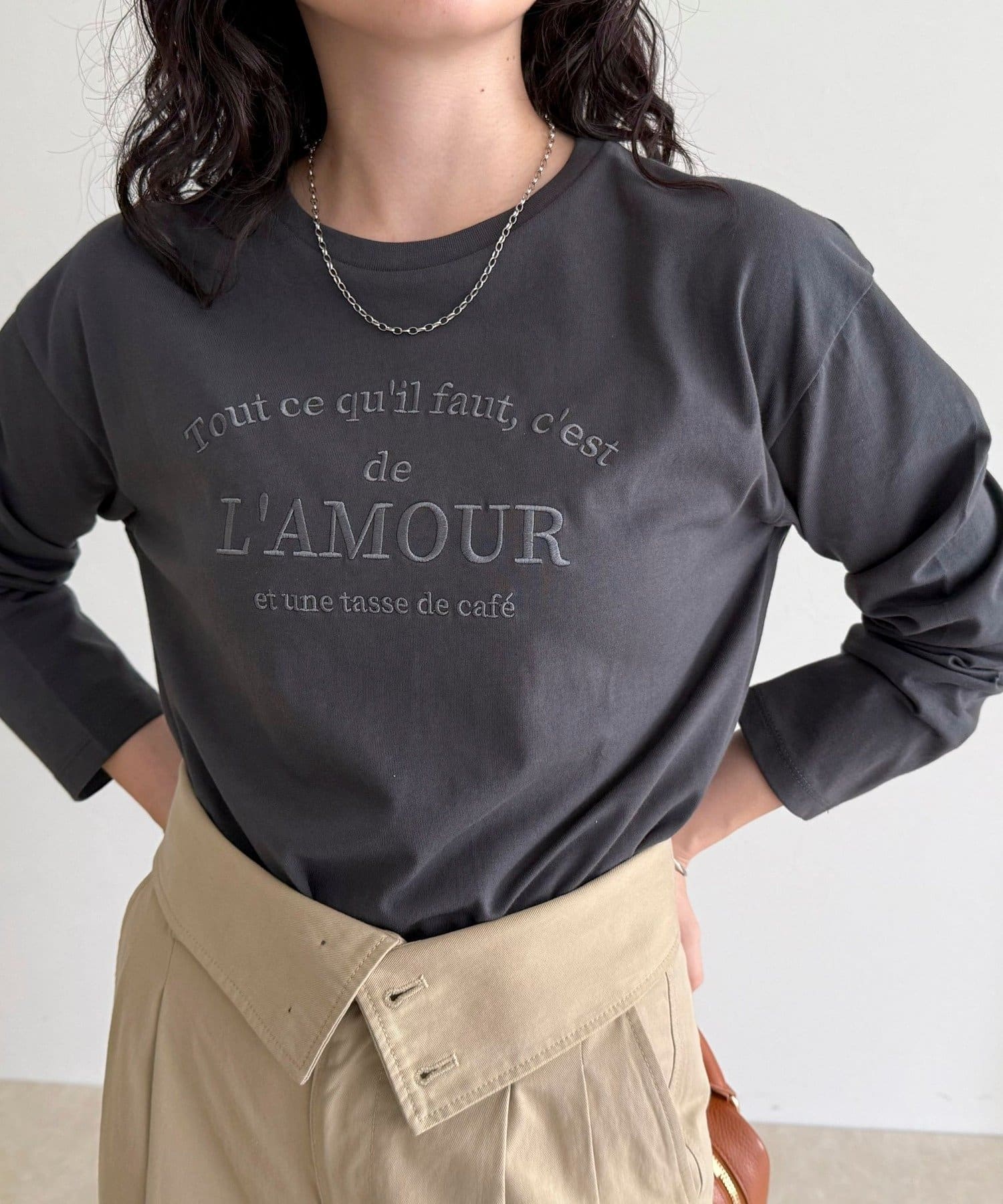FREDY & GLOSTER(フレディ アンド グロスター) ワントーンロゴロンTシャツ