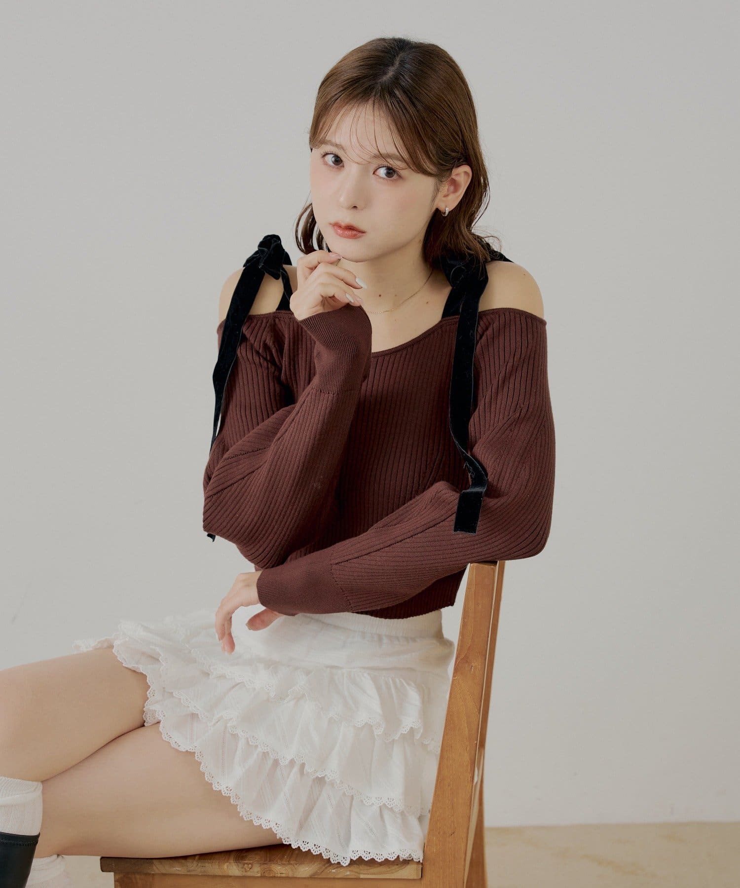 Chico(チコ) 肩リボンオフショルリブニット