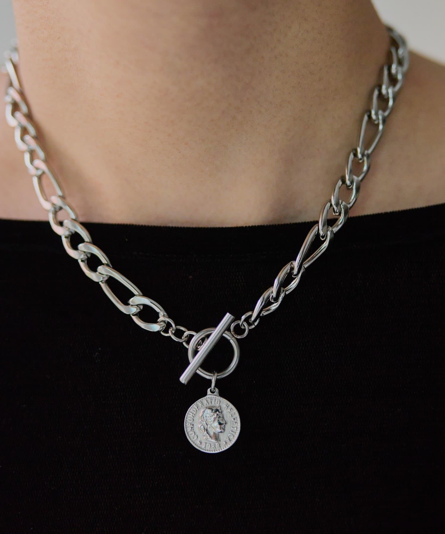 ear PAPILLONNER(イア パピヨネ) 《金属アレルギー対応/ステンレス》コイン付フィガロネックレス