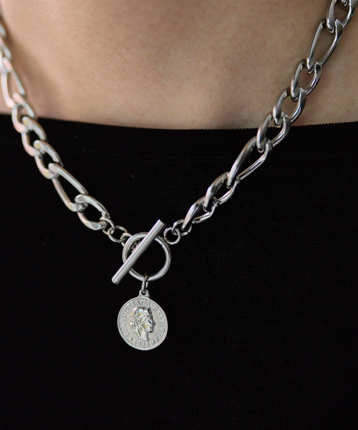 ear PAPILLONNER(イア パピヨネ) 《金属アレルギー対応/ステンレス》コイン付フィガロネックレス