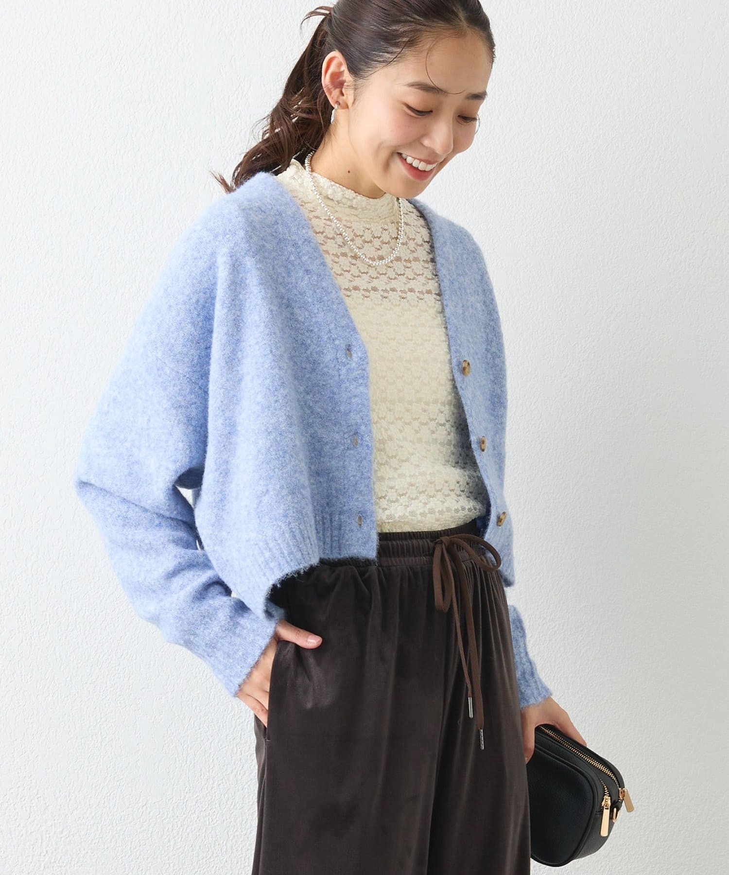 un dix cors(アンディコール) 《ふんわり肌触り》FOXタッチVネックカーデ