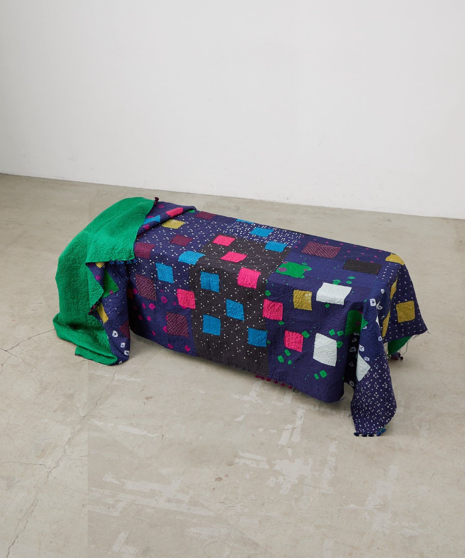 BEARDSLEY(ビアズリー) 《INJIRI》マルチカバー