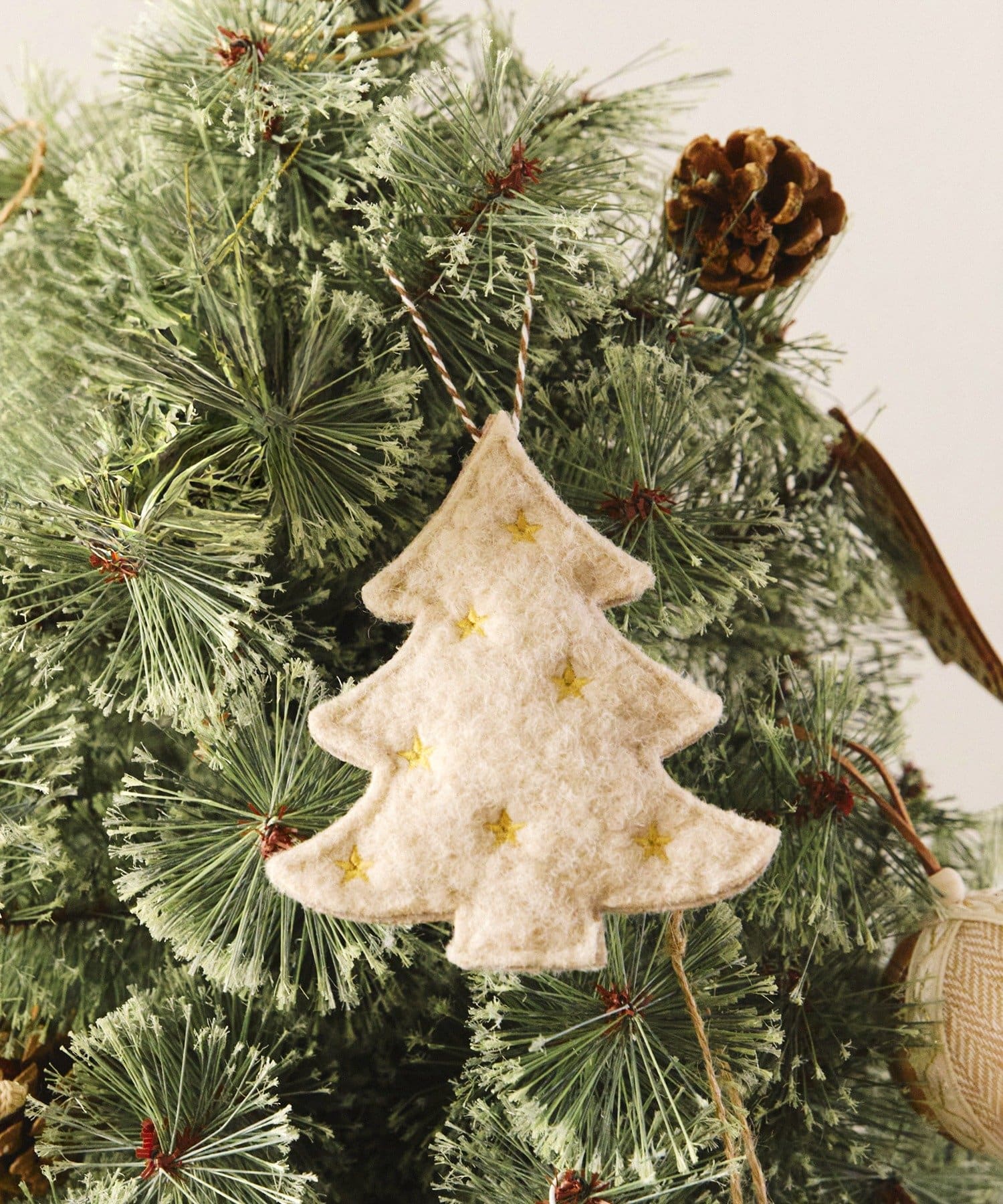 salut!(サリュ) フェルト刺繍ツリーオーナメント／ナチュラルクリスマス