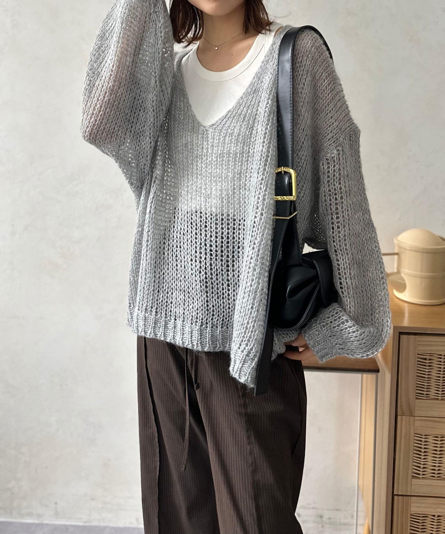 LOCUST(ローカスト) 【体型カバー】透かし編みVネックプルオーバー