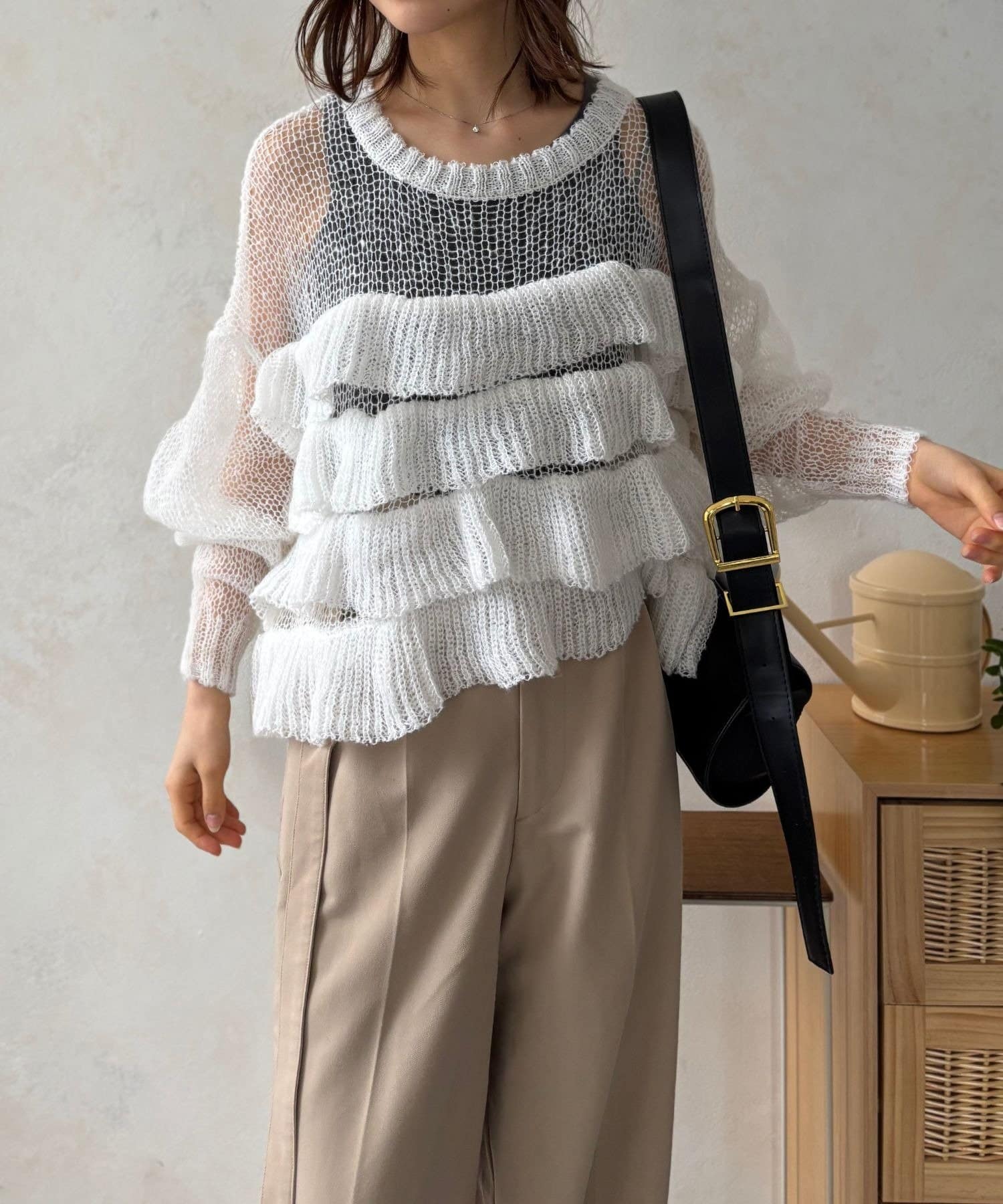 LOCUST(ローカスト) 【着映えアイテム】透かし編みフリルデザインプルオーバー