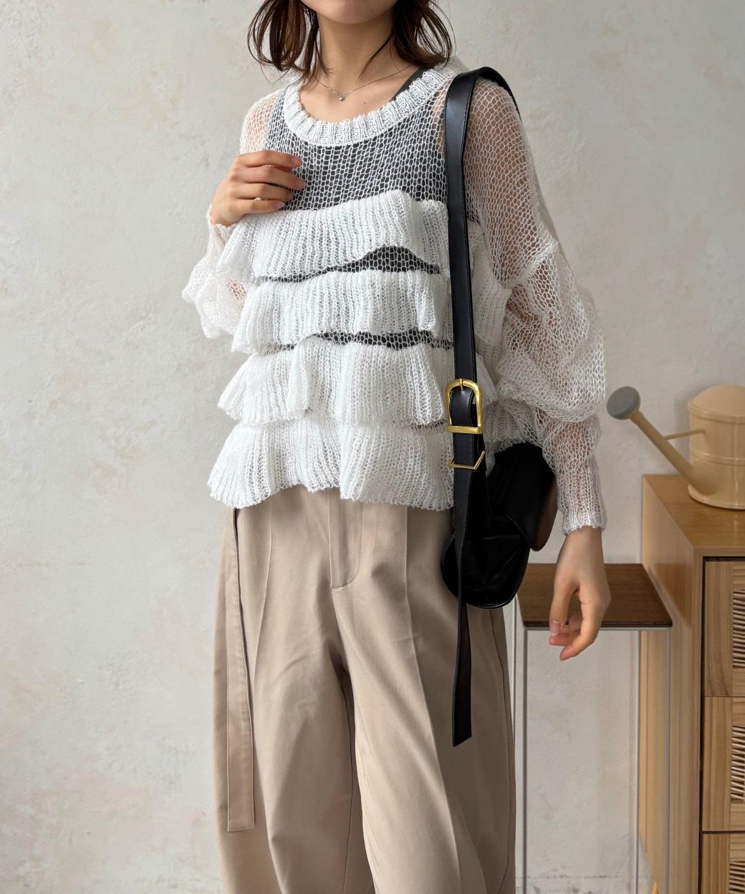 LOCUST(ローカスト) 【着映えアイテム】透かし編みフリルデザインプルオーバー