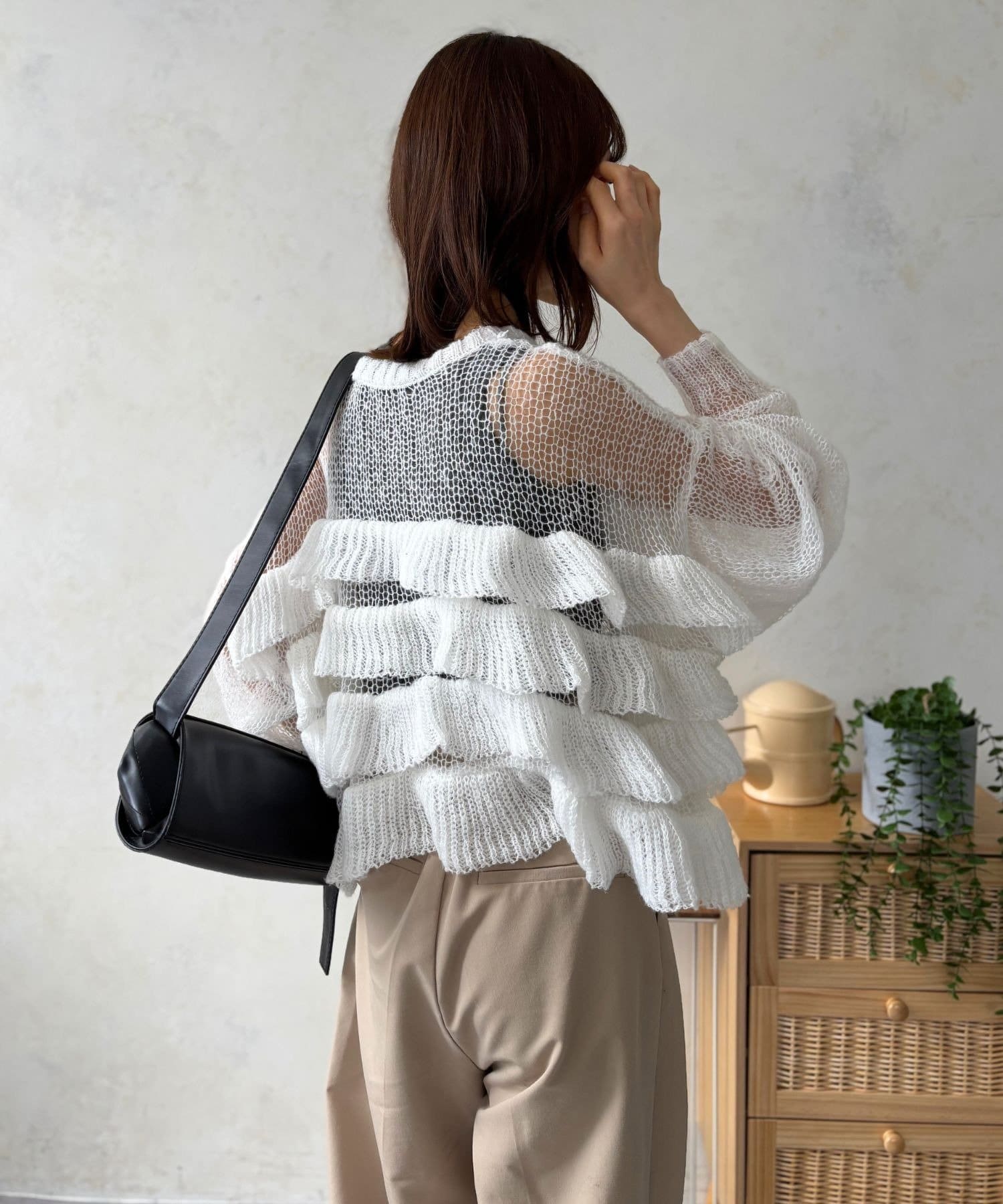 LOCUST(ローカスト) 【着映えアイテム】透かし編みフリルデザインプルオーバー