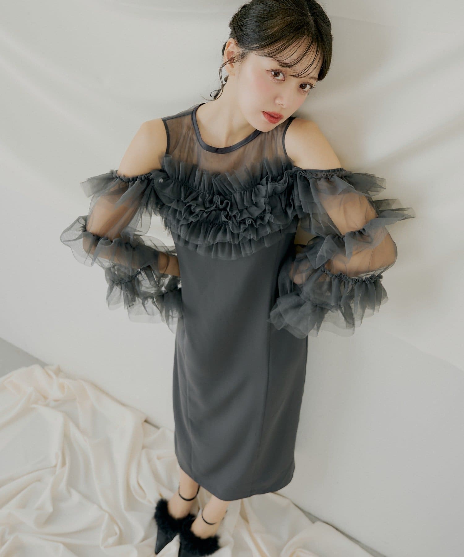 Chico(チコ) 【10/23(木)0時販売】フリルデザインタイトロングワンピース【SALON by Chico】