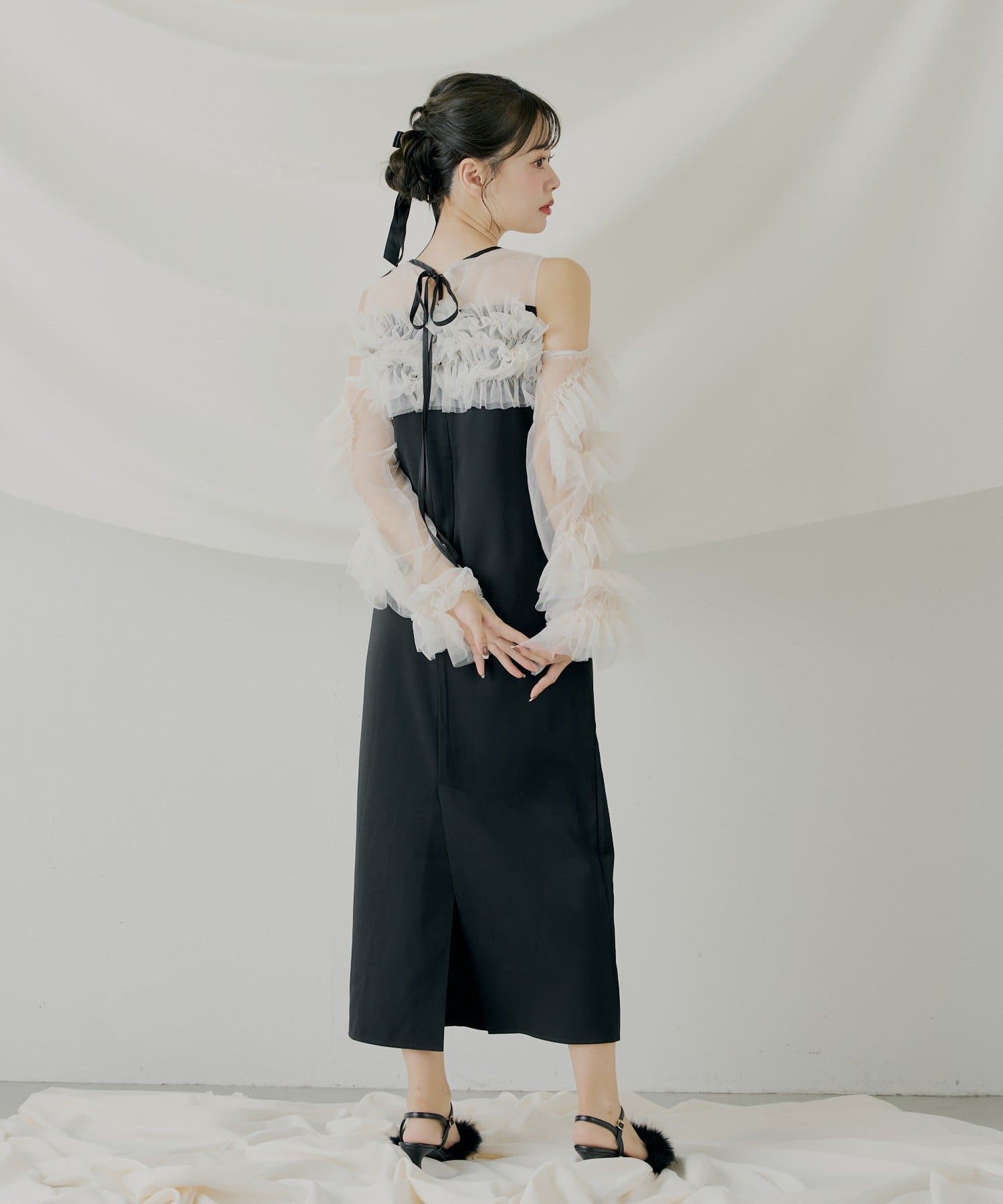 Chico(チコ) 【10/23(木)0時販売】フリルデザインタイトロングワンピース【SALON by Chico】